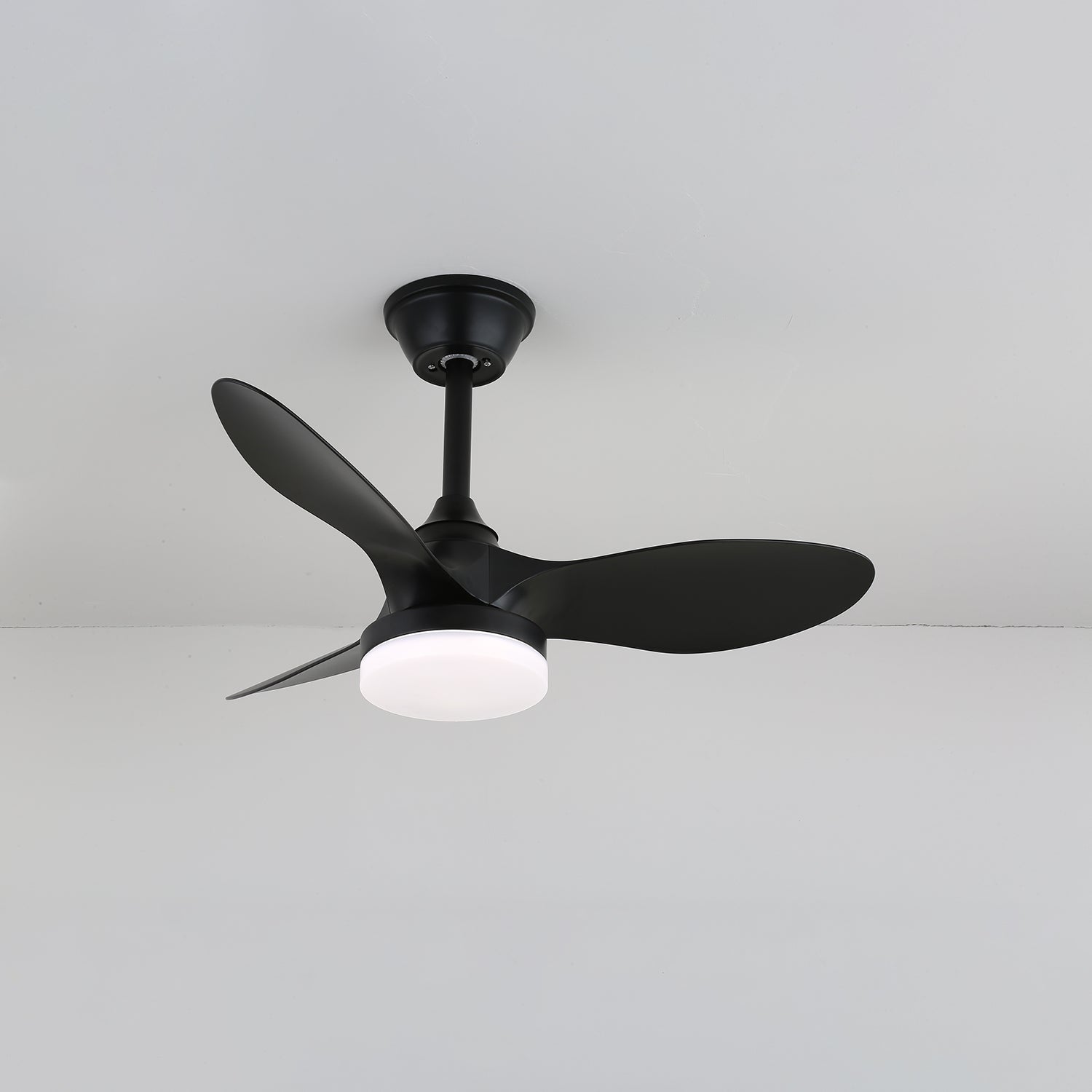 Ceiling Fan with Lighting – Modern Design Ø81 cm – 6 Speeds – Incl. Remote Control | Sansoti