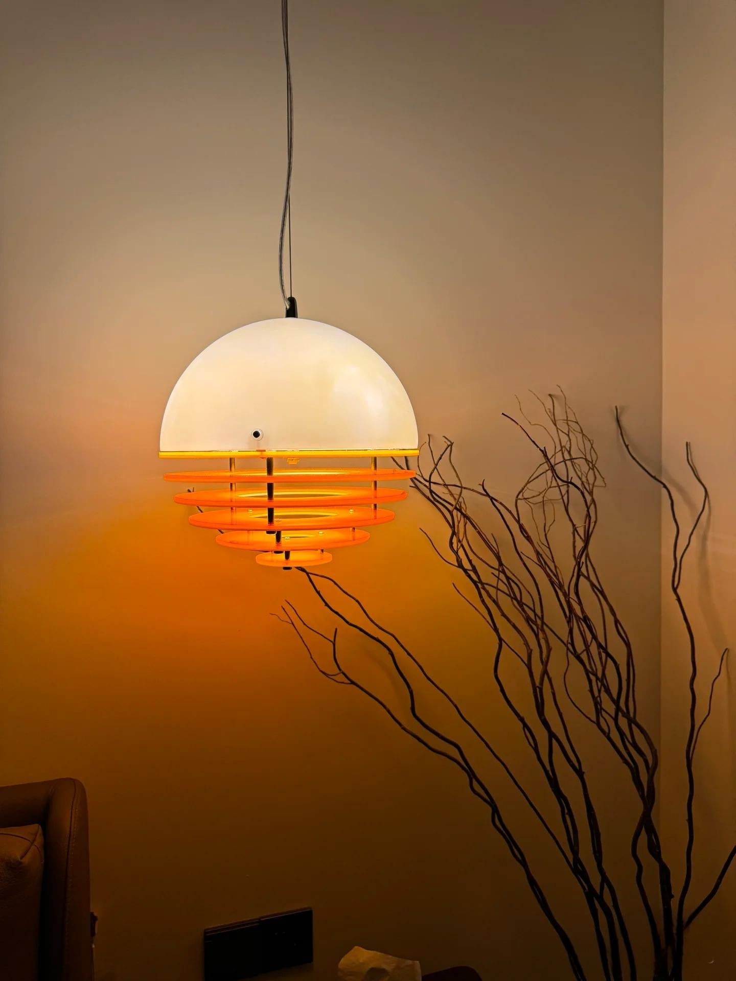Stijlvolle Hanglamp Bauhaus Design Oranje-Wit Sfeerverlichting voor Moderne Interieurs | Sansoti