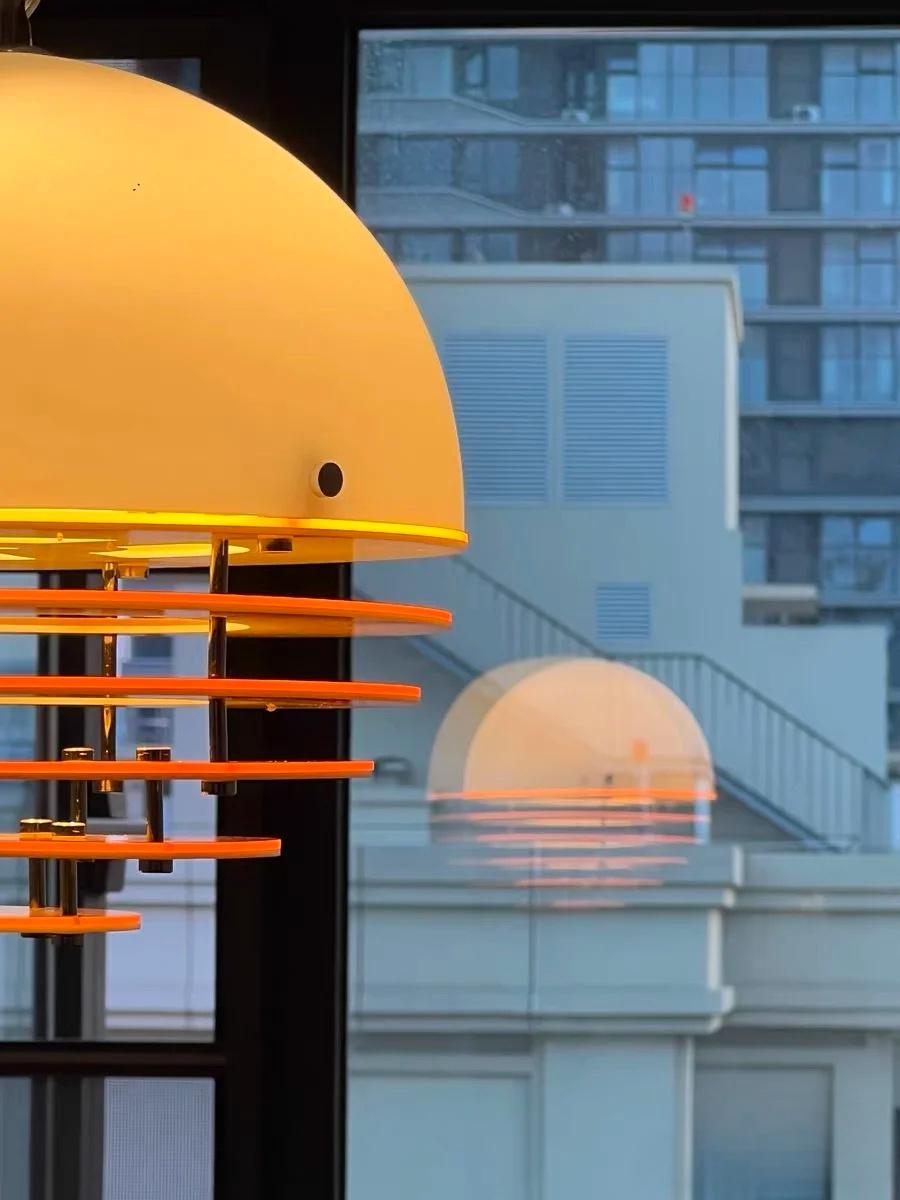 Stijlvolle Hanglamp Bauhaus Design Oranje-Wit Sfeerverlichting voor Moderne Interieurs | Sansoti