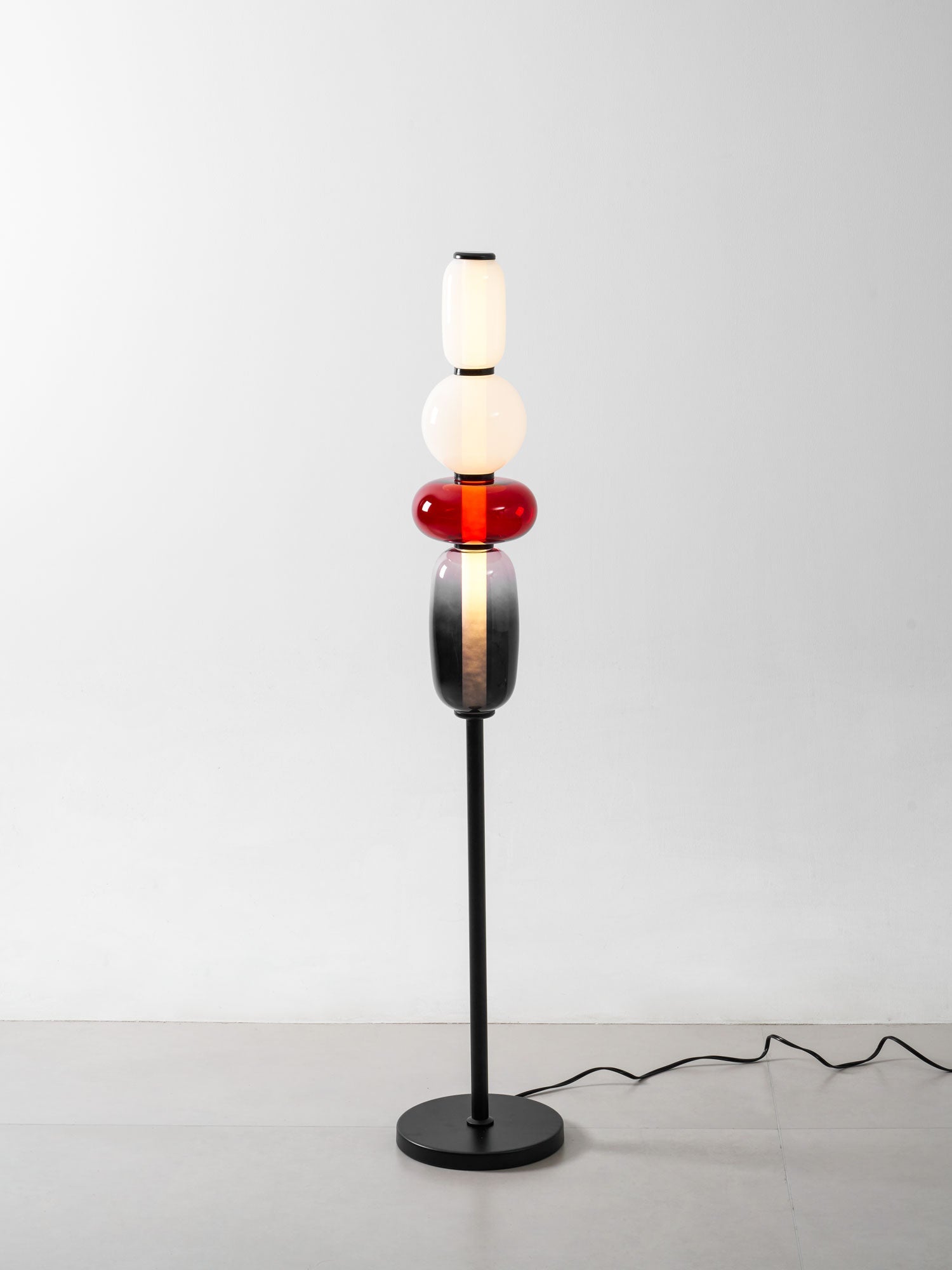 Handgeblazen Glazen Vloerlamp met Artistieke Glasclusters – Decoratief Stijlicoon met Geïntegreerde LED – Verkrijgbaar in Twee Hoogtes | Sansoti