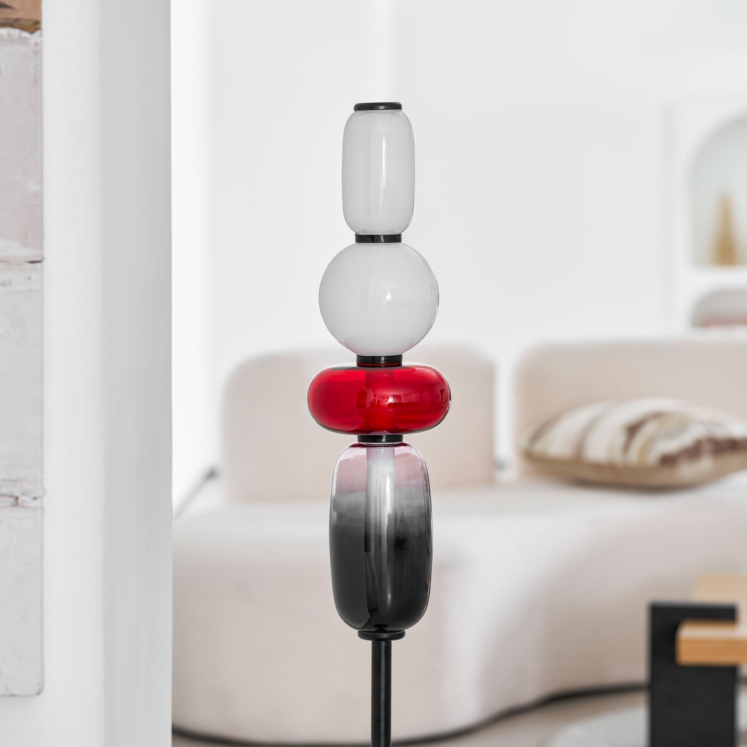 Handgeblazen Glazen Vloerlamp met Artistieke Glasclusters – Decoratief Stijlicoon met Geïntegreerde LED – Verkrijgbaar in Twee Hoogtes | Sansoti