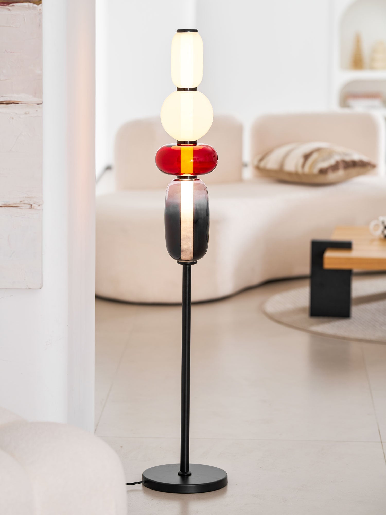 Handgeblazen Glazen Vloerlamp met Artistieke Glasclusters – Decoratief Stijlicoon met Geïntegreerde LED – Verkrijgbaar in Twee Hoogtes | Sansoti