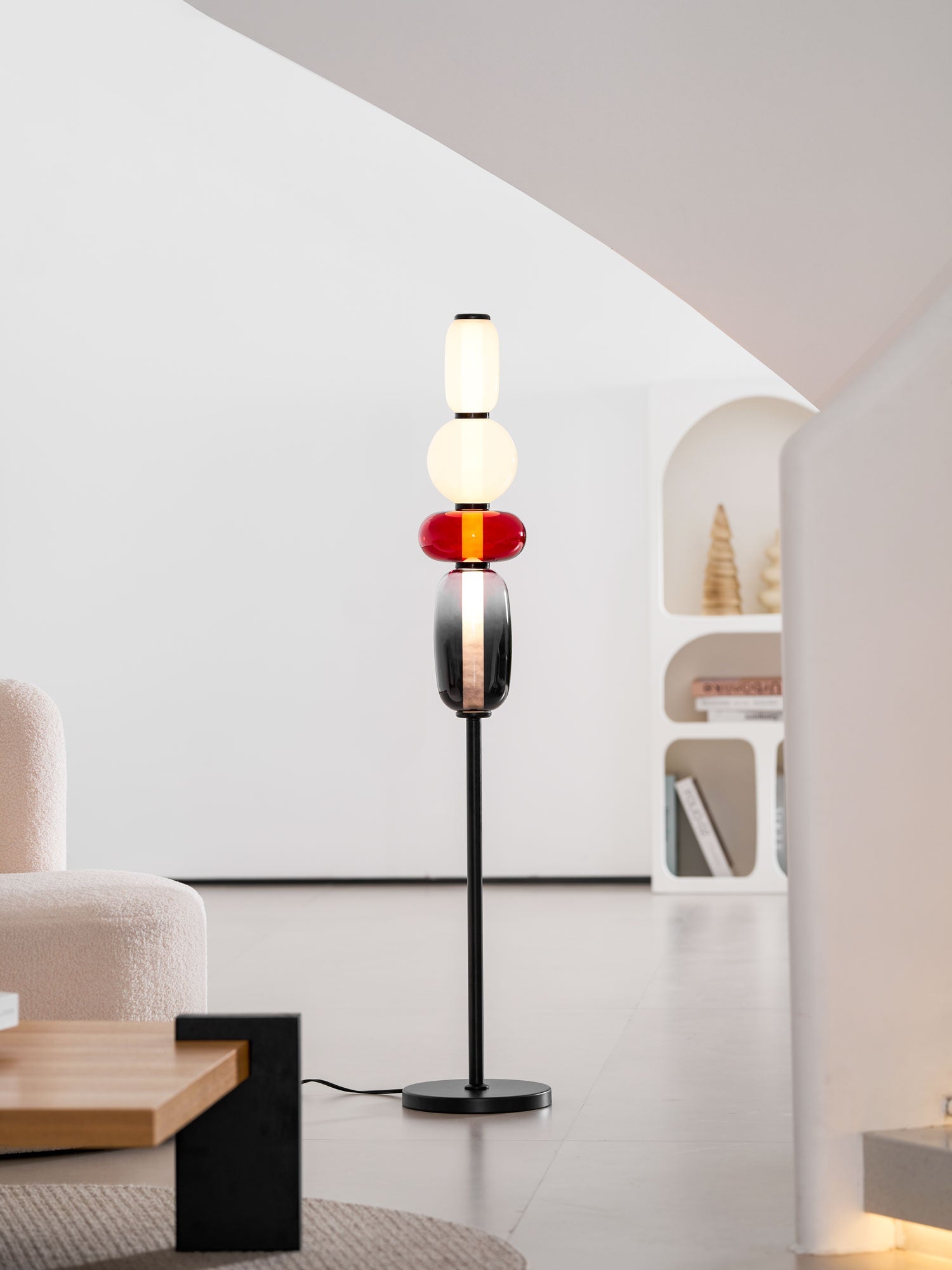 Handgeblazen Glazen Vloerlamp met Artistieke Glasclusters – Decoratief Stijlicoon met Geïntegreerde LED – Verkrijgbaar in Twee Hoogtes | Sansoti