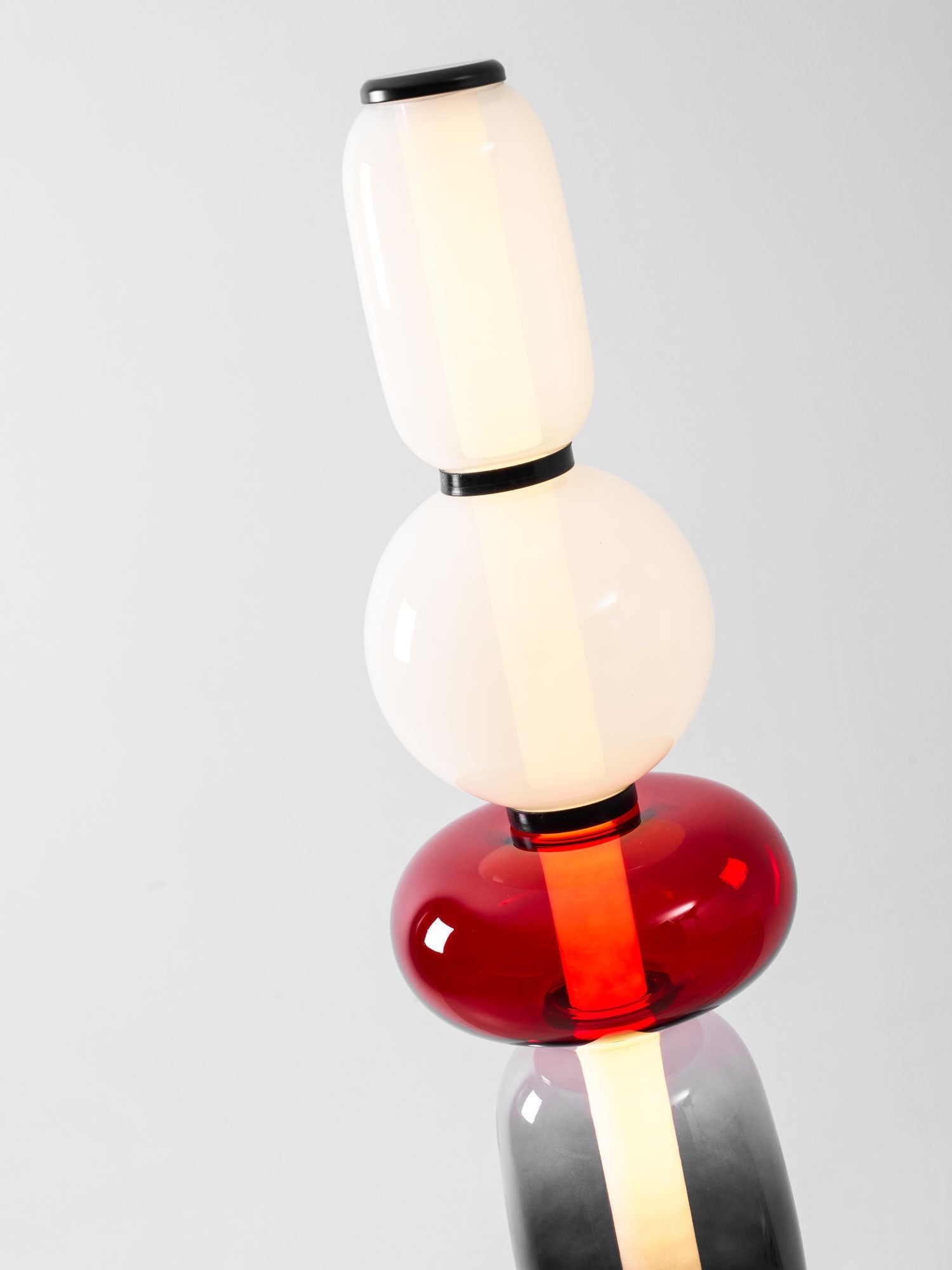 Handgeblazen Glazen Vloerlamp met Artistieke Glasclusters – Decoratief Stijlicoon met Geïntegreerde LED – Verkrijgbaar in Twee Hoogtes | Sansoti