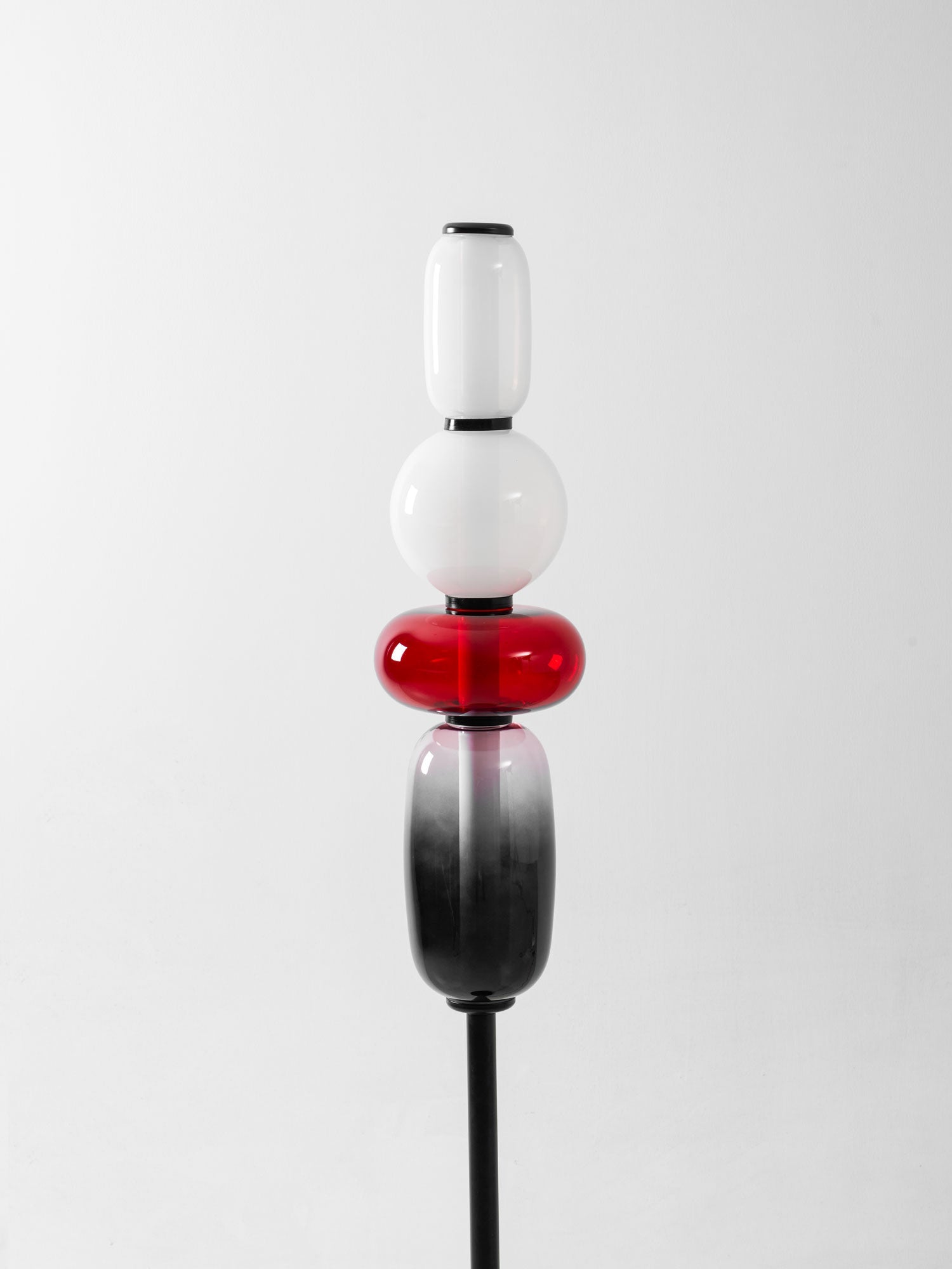Handgeblazen Glazen Vloerlamp met Artistieke Glasclusters – Decoratief Stijlicoon met Geïntegreerde LED – Verkrijgbaar in Twee Hoogtes | Sansoti