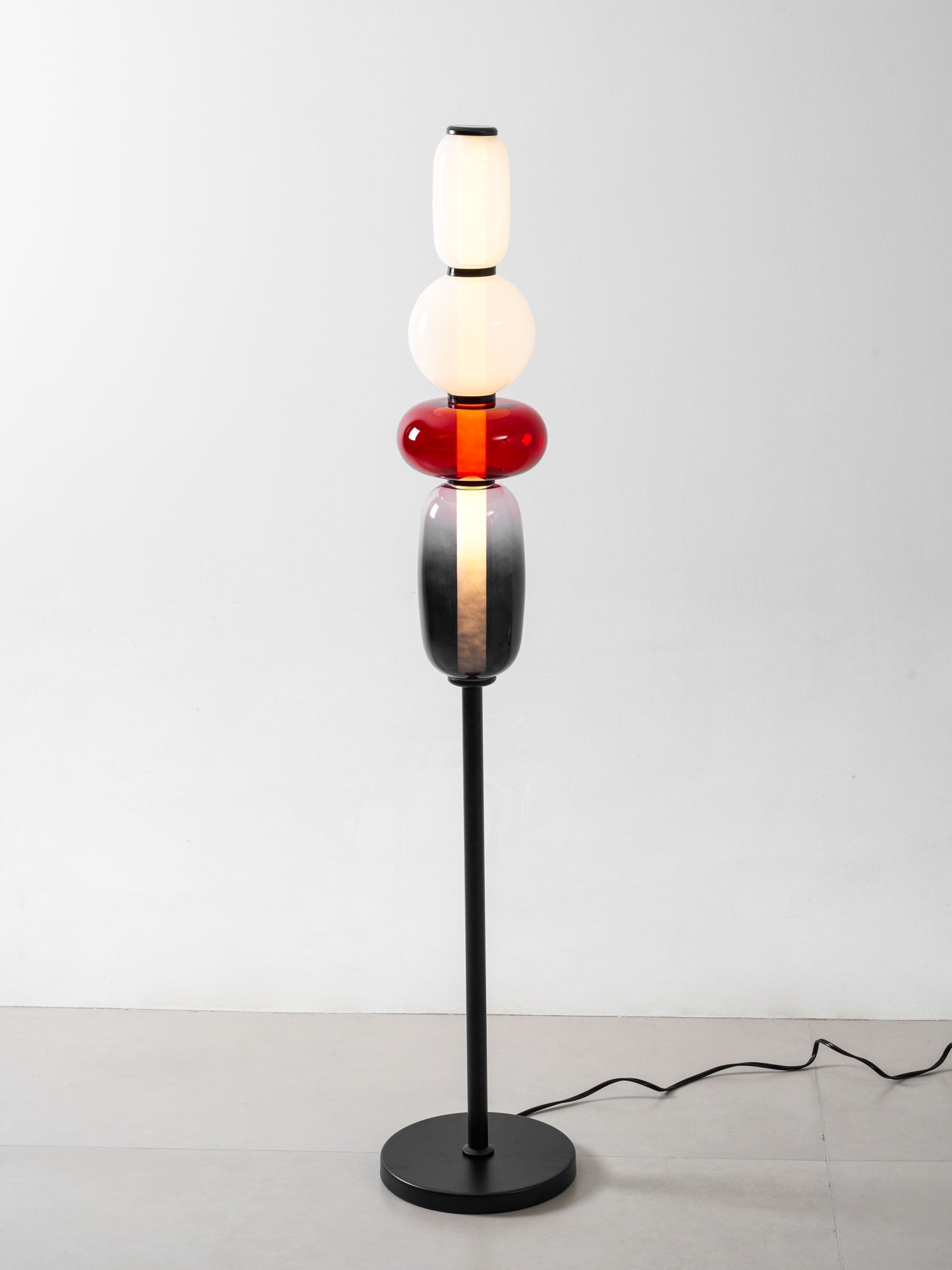 Handgeblazen Glazen Vloerlamp met Artistieke Glasclusters – Decoratief Stijlicoon met Geïntegreerde LED – Verkrijgbaar in Twee Hoogtes | Sansoti