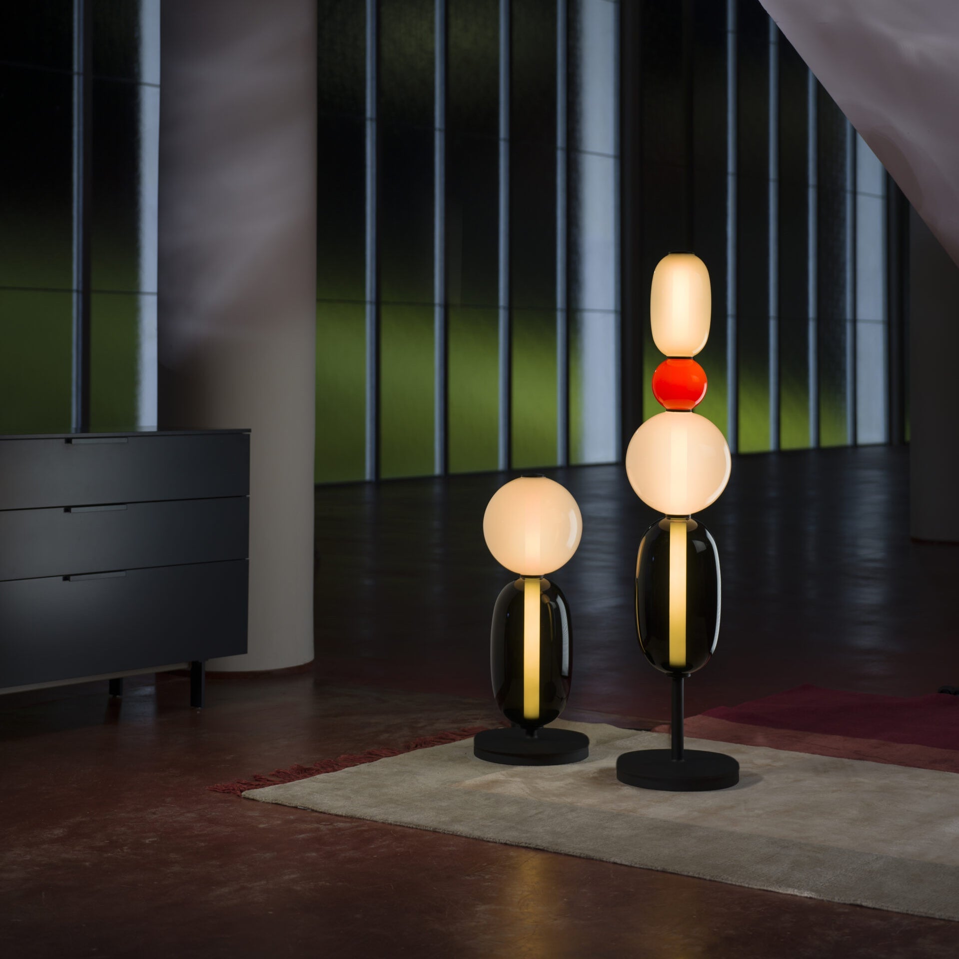 Glazen Vloerlamp met Handgeblazen Kap Zwarte Standaard Modern Design Woonkamer Verlichting | Sansoti