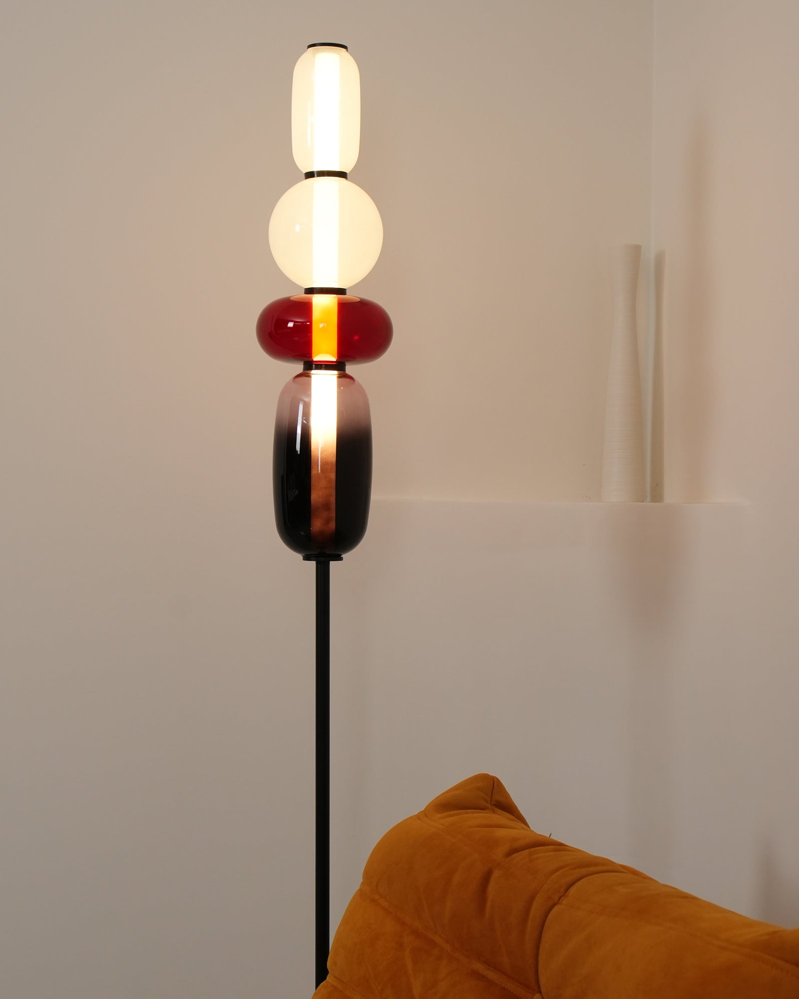 Handgeblazen Glazen Vloerlamp met Artistieke Glasclusters – Decoratief Stijlicoon met Geïntegreerde LED – Verkrijgbaar in Twee Hoogtes | Sansoti