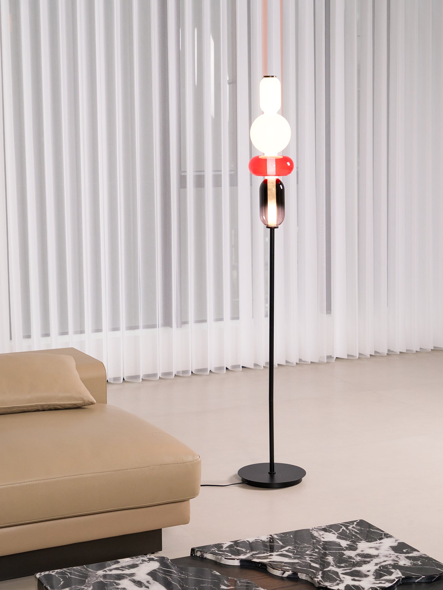 Handgeblazen Glazen Vloerlamp met Artistieke Glasclusters – Decoratief Stijlicoon met Geïntegreerde LED – Verkrijgbaar in Twee Hoogtes | Sansoti