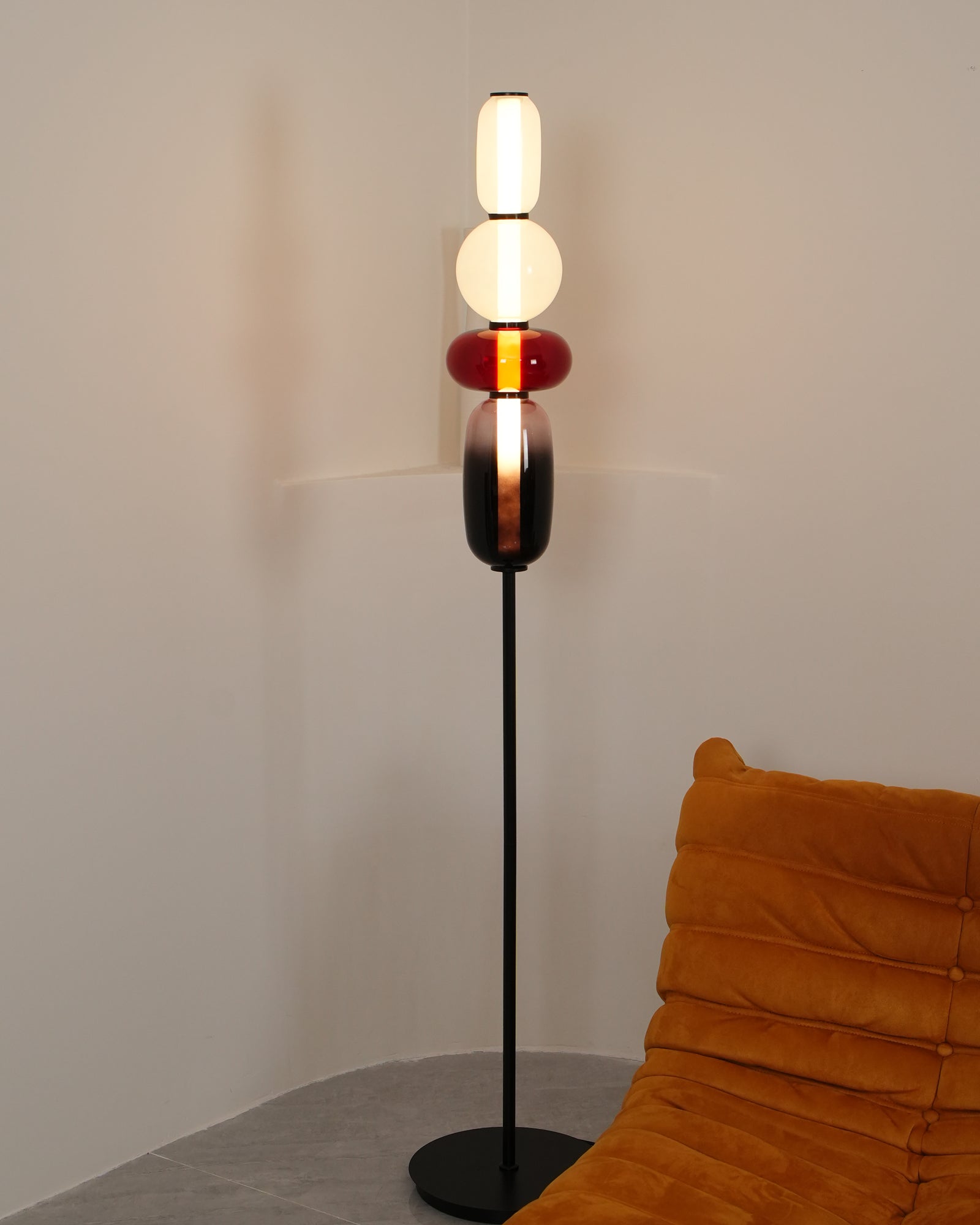 Handgeblazen Glazen Vloerlamp met Artistieke Glasclusters – Decoratief Stijlicoon met Geïntegreerde LED – Verkrijgbaar in Twee Hoogtes | Sansoti