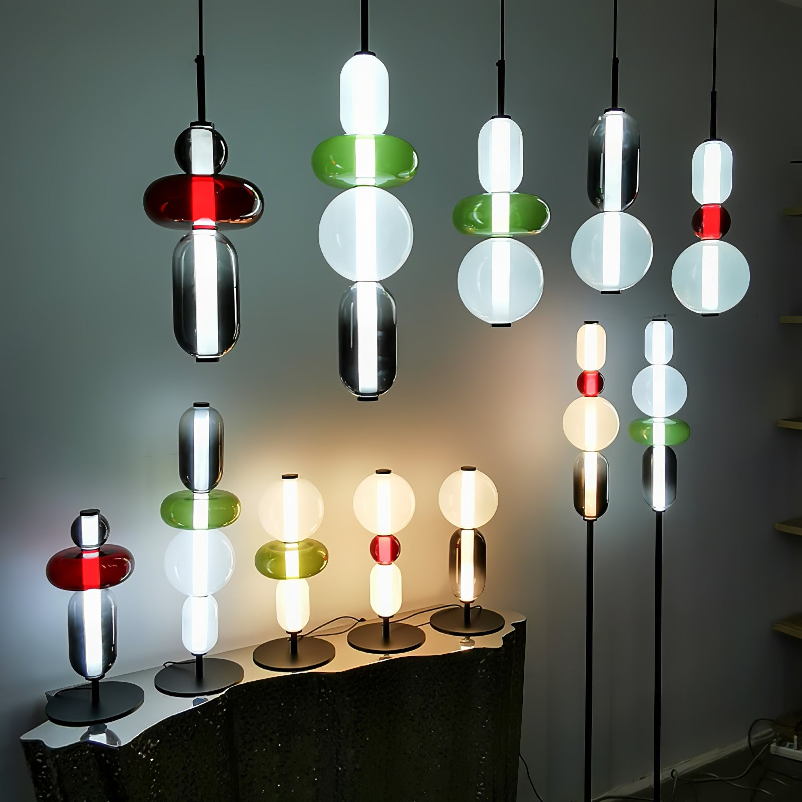 Handgeblazen Glazen Vloerlamp met Artistieke Glasclusters – Decoratief Stijlicoon met Geïntegreerde LED – Verkrijgbaar in Twee Hoogtes | Sansoti
