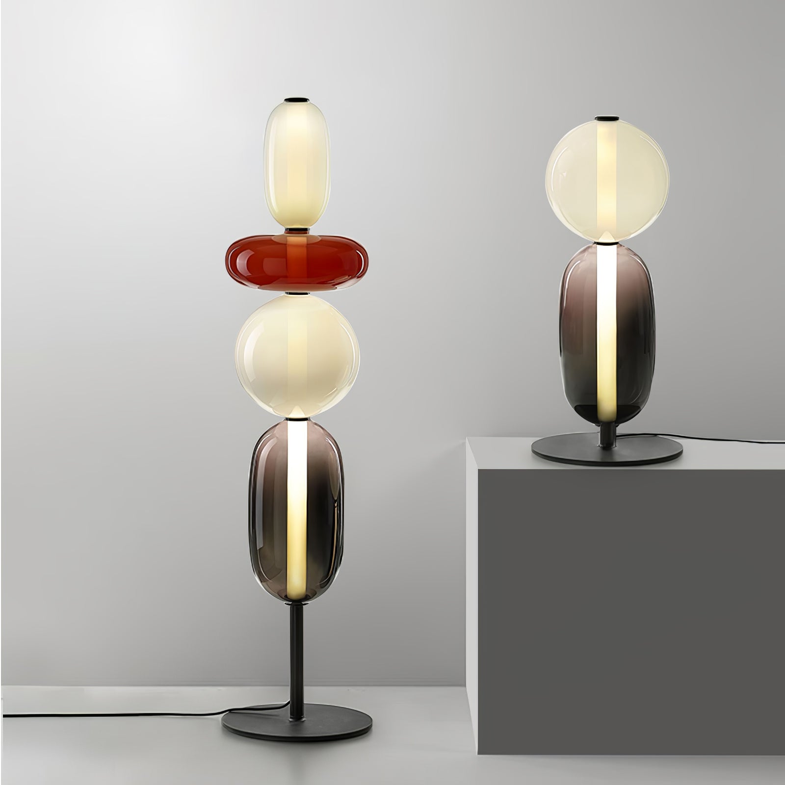 Handgeblazen Glazen Vloerlamp met Artistieke Glasclusters – Decoratief Stijlicoon met Geïntegreerde LED – Verkrijgbaar in Twee Hoogtes | Sansoti