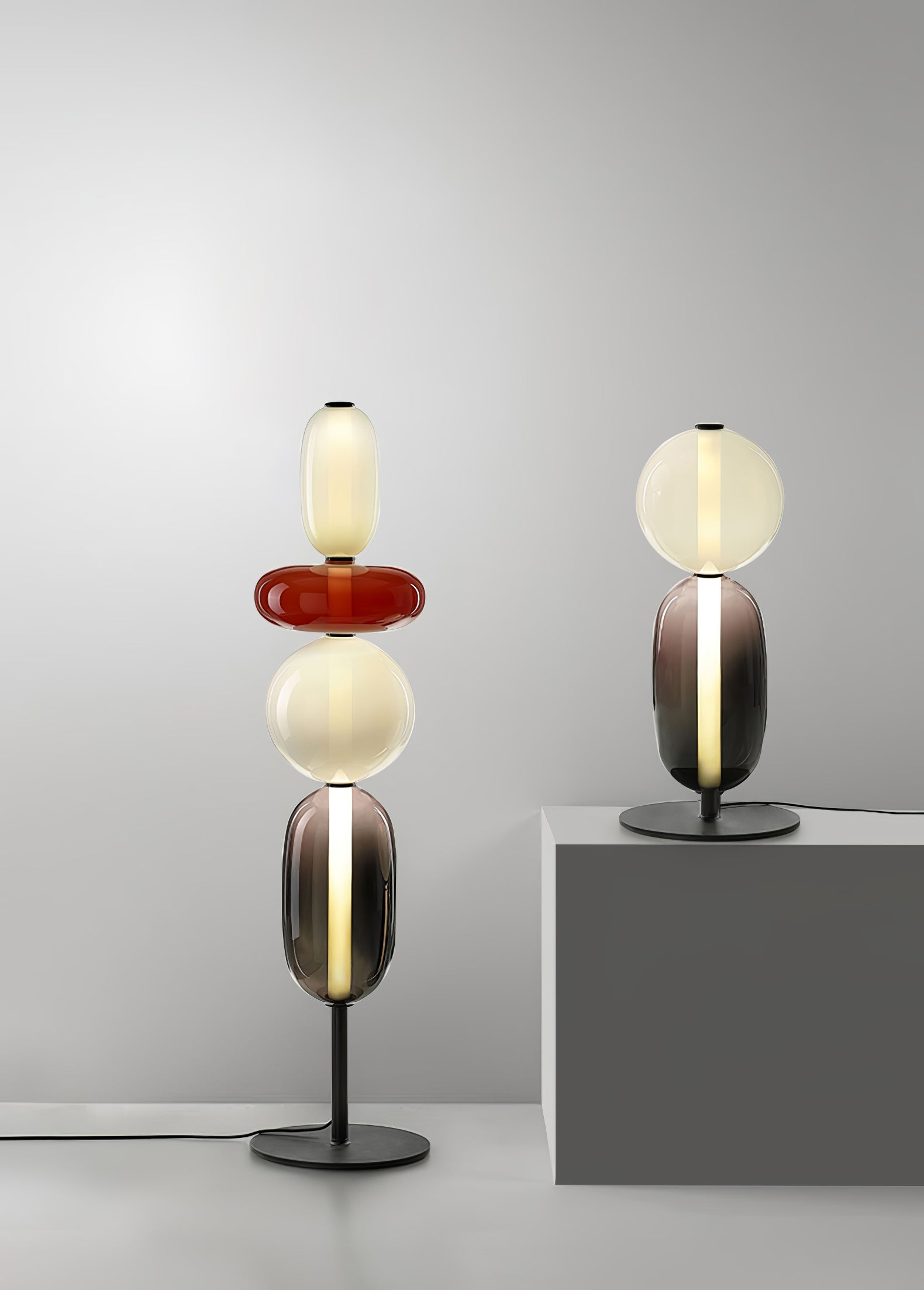 Handgeblazen Glazen Vloerlamp met Artistieke Glasclusters – Decoratief Stijlicoon met Geïntegreerde LED – Verkrijgbaar in Twee Hoogtes | Sansoti