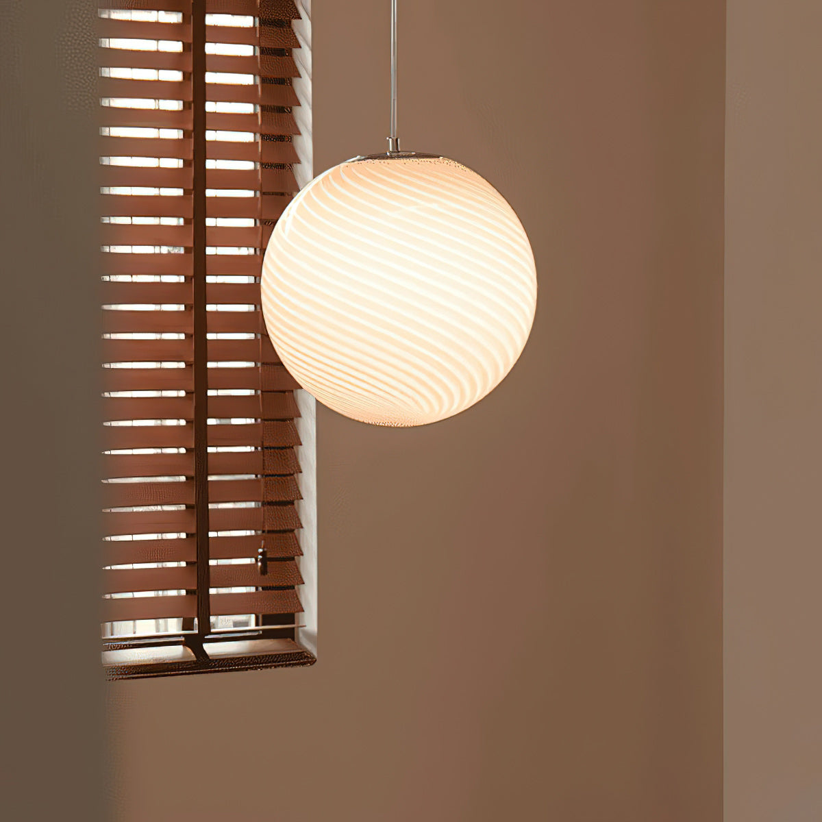 Glazen Hanglamp met Gedraaide Vorm – Handgeblazen Designverlichting voor Keukeneiland en Eetruimte | Sansoti
