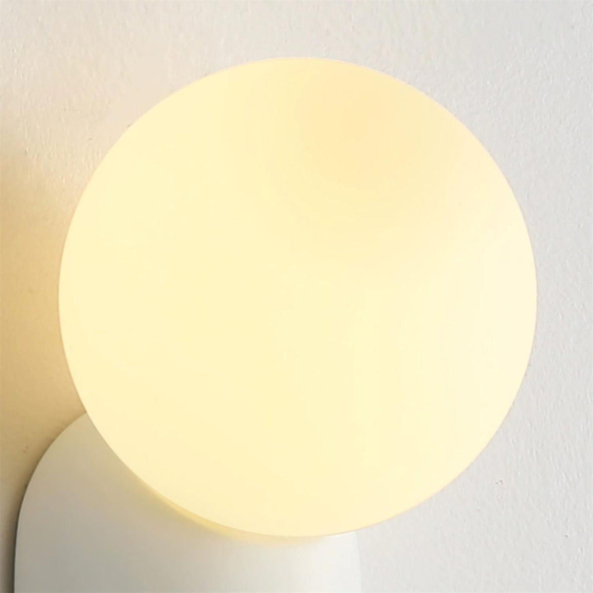 Applique murale à boule en verre et résine, éclairage minimaliste pour entrée, salle de bains, chambre et salon | Sansoti