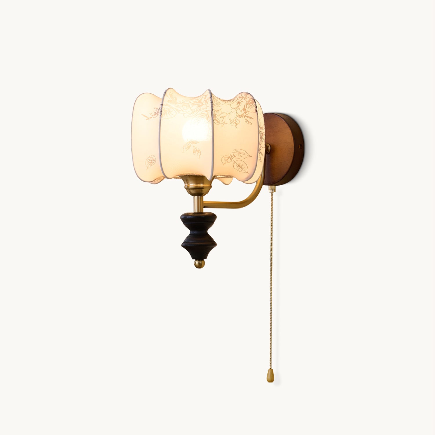 Vintage Wandlamp met Houten Arm en Stoffen Kap – Retro Verlichting met Trekschakelaar | Sansoti