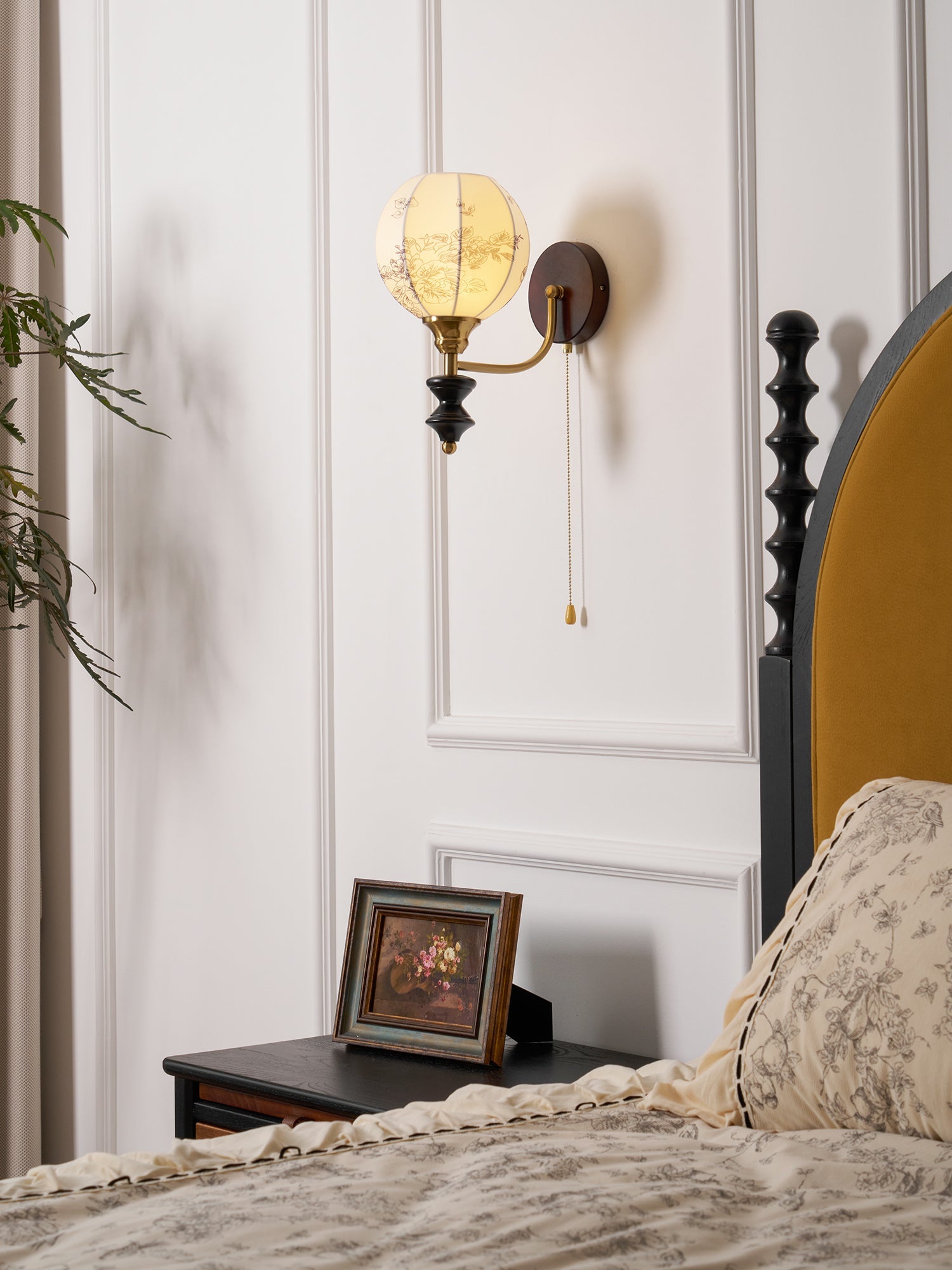 Vintage Wandlamp met Houten Arm en Stoffen Kap – Retro Verlichting met Trekschakelaar | Sansoti