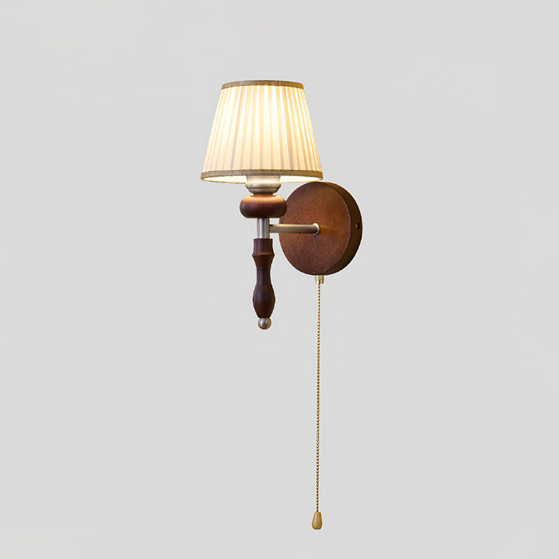 Vintage Wandlamp met Houten Arm en Stoffen Kap – Retro Verlichting met Trekschakelaar | Sansoti