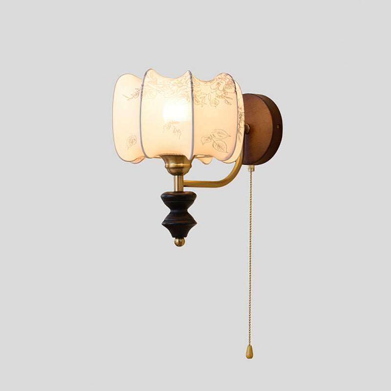 Vintage Wandlamp met Houten Arm en Stoffen Kap – Retro Verlichting met Trekschakelaar | Sansoti