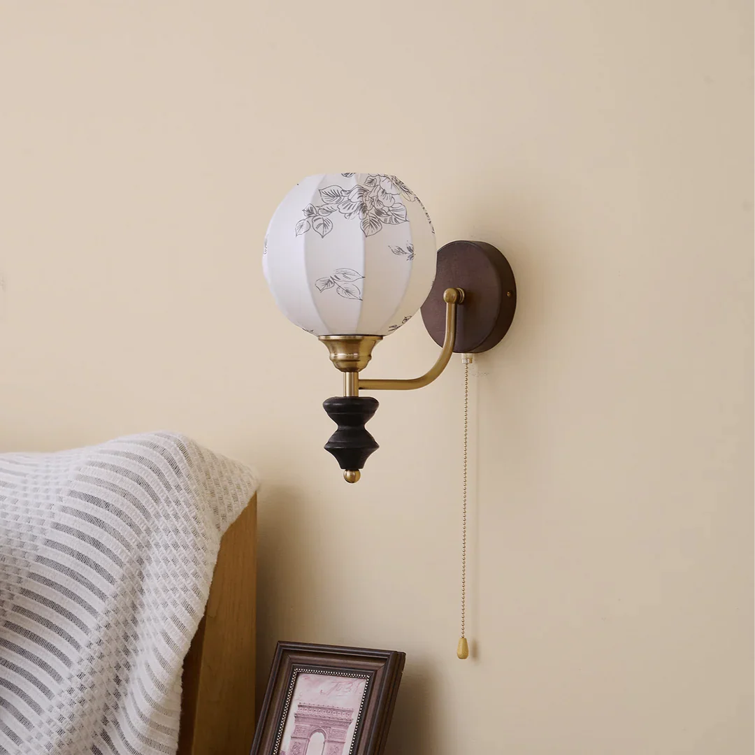 Vintage Wandlamp met Houten Arm en Stoffen Kap – Retro Verlichting met Trekschakelaar | Sansoti