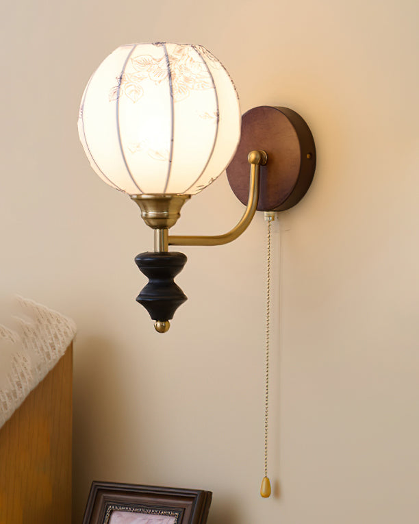 Vintage Wandlamp met Houten Arm en Stoffen Kap – Retro Verlichting met Trekschakelaar | Sansoti