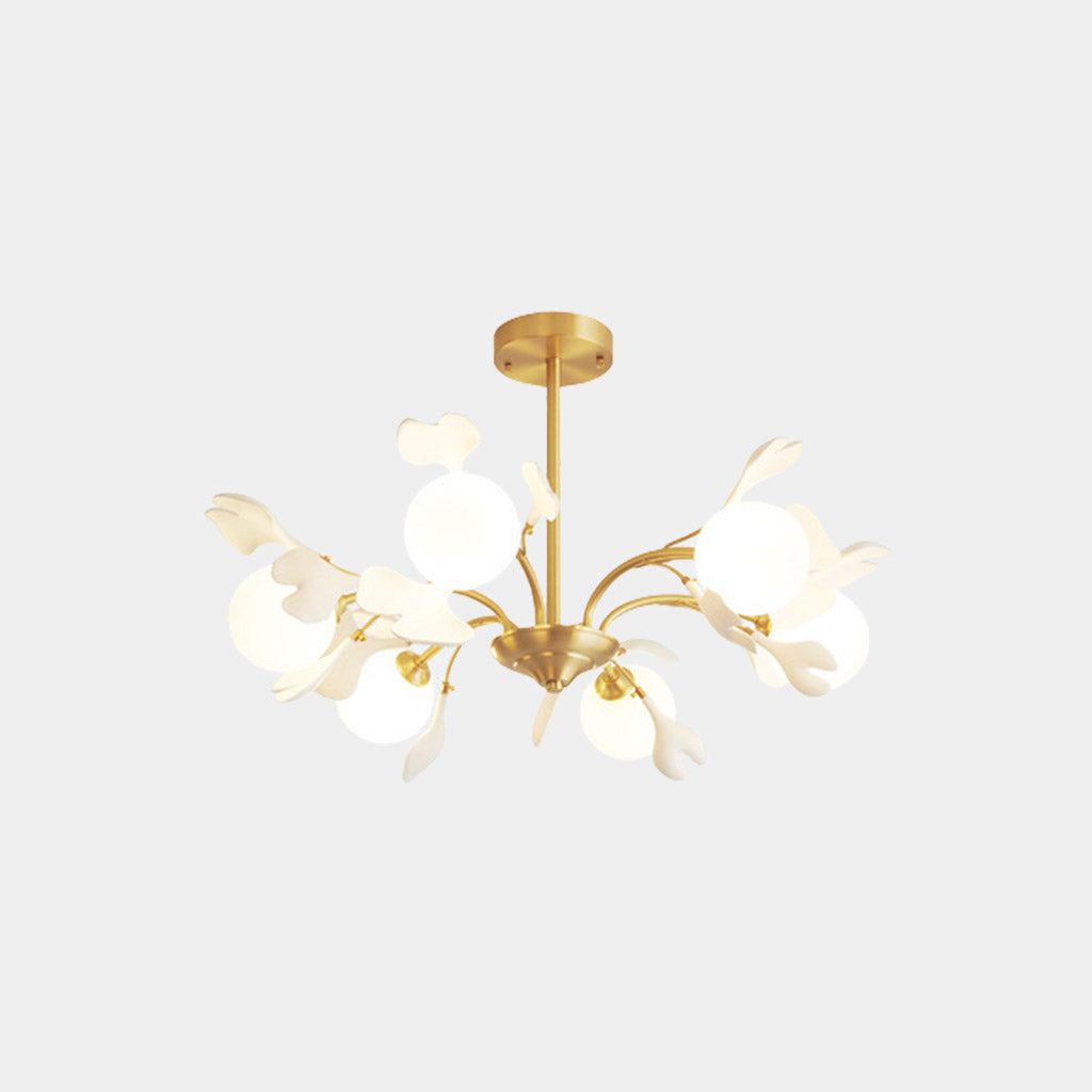 Lustre avec boules en verre, feuilles de ginkgo en céramique et laiton, structure en laiton, lumière chaude, pour salon et salle à manger | Sansoti