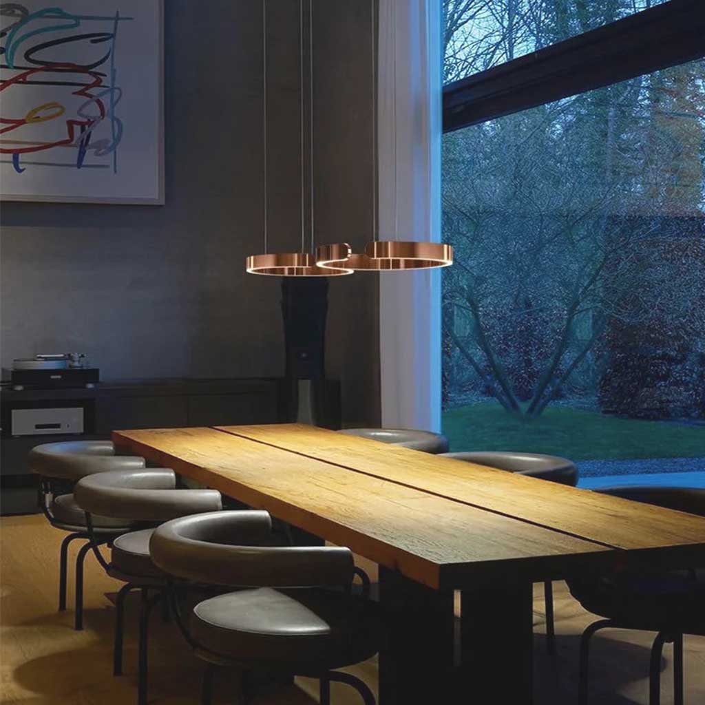 Lustre LED à anneaux à intensité variable avec télécommande, noir, doré et blanc, design moderne pour salon et salle à manger | Sansoti