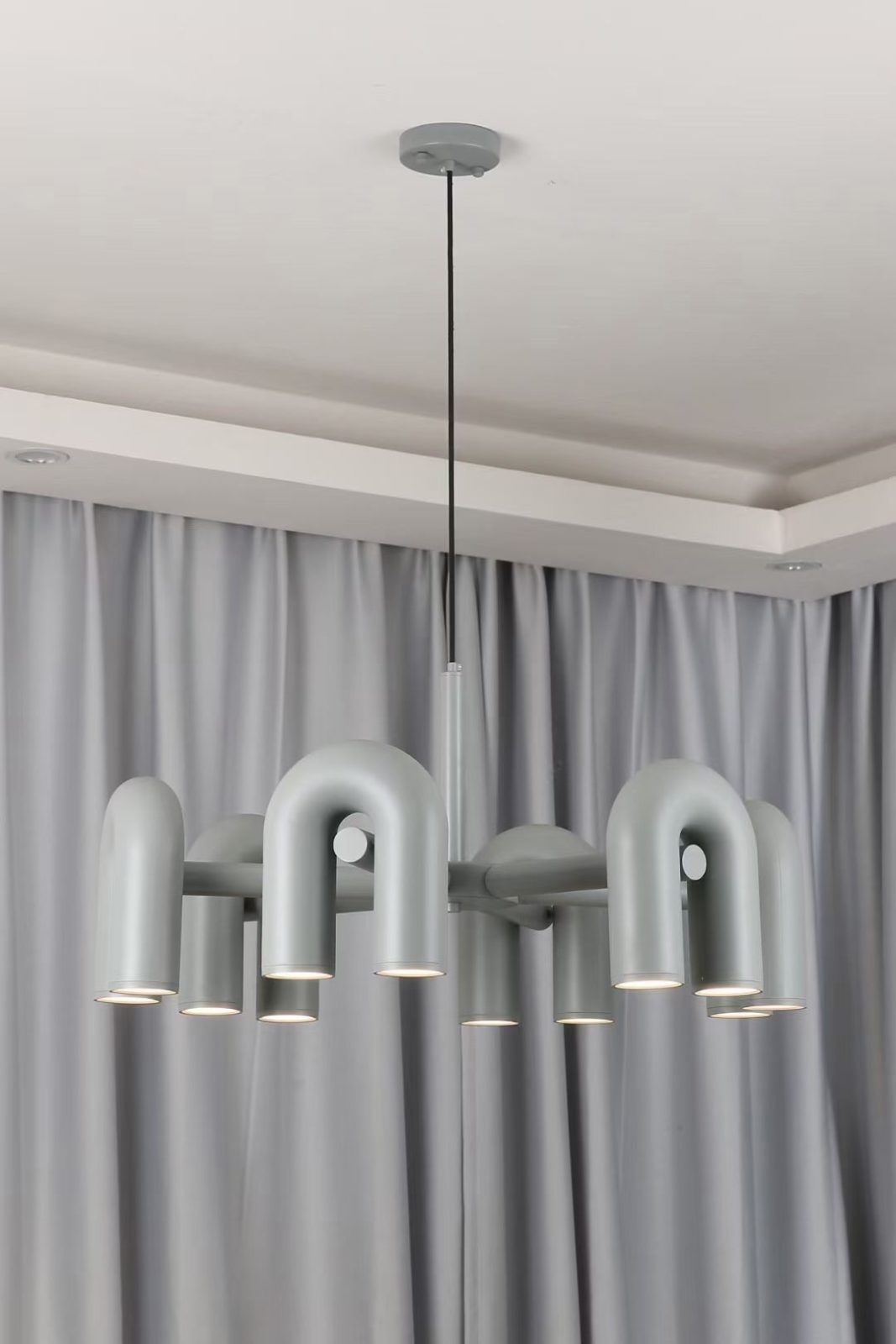 Modulaire Kroonluchter met U-Vormige Armen – Verstelbaar Design – Zwart, Grijs, Oranje of Blauw – 3, 4, 6 of 8 Lichtpunten – Modern Statement | Sansoti