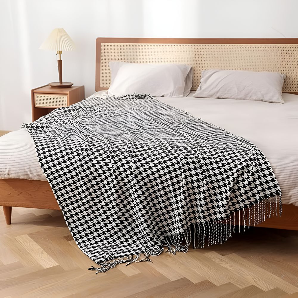 Checked Houndstooth Black-White Tassel Decorative Acrylic-Wool Sofa Throw 130x180 Soft Warm Interior | Sansoti