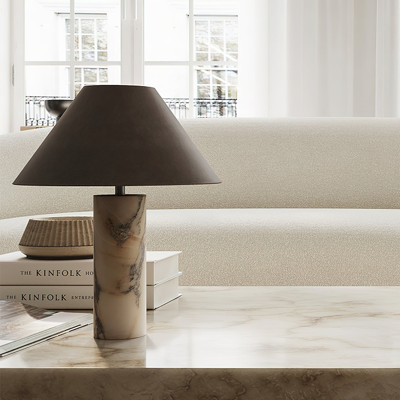 Marmeren Tafellamp met Zwarte Stoffen Kap — Natuursteen Voet Wit Marmer Textielkap — Decoratieve Verlichting voor Slaapkamer Woonkamer Bureau Nachtkastje | Sansoti