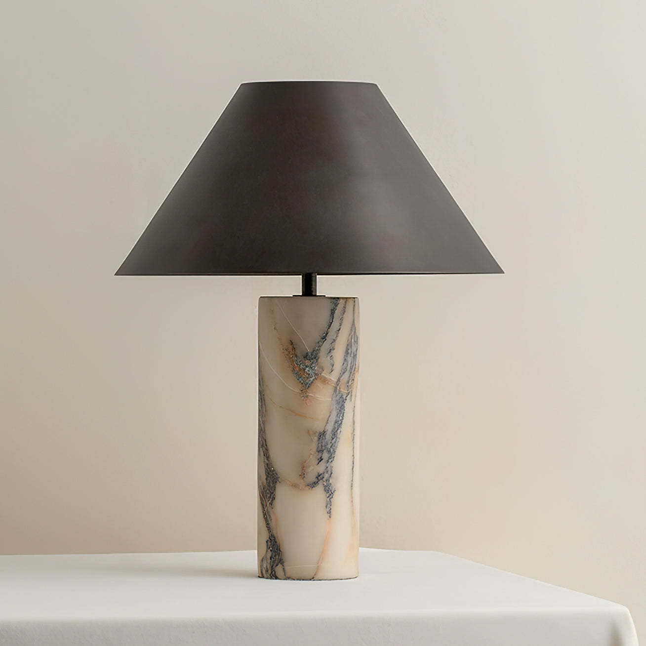Marmeren Tafellamp met Zwarte Stoffen Kap — Natuursteen Voet Wit Marmer Textielkap — Decoratieve Verlichting voor Slaapkamer Woonkamer Bureau Nachtkastje | Sansoti