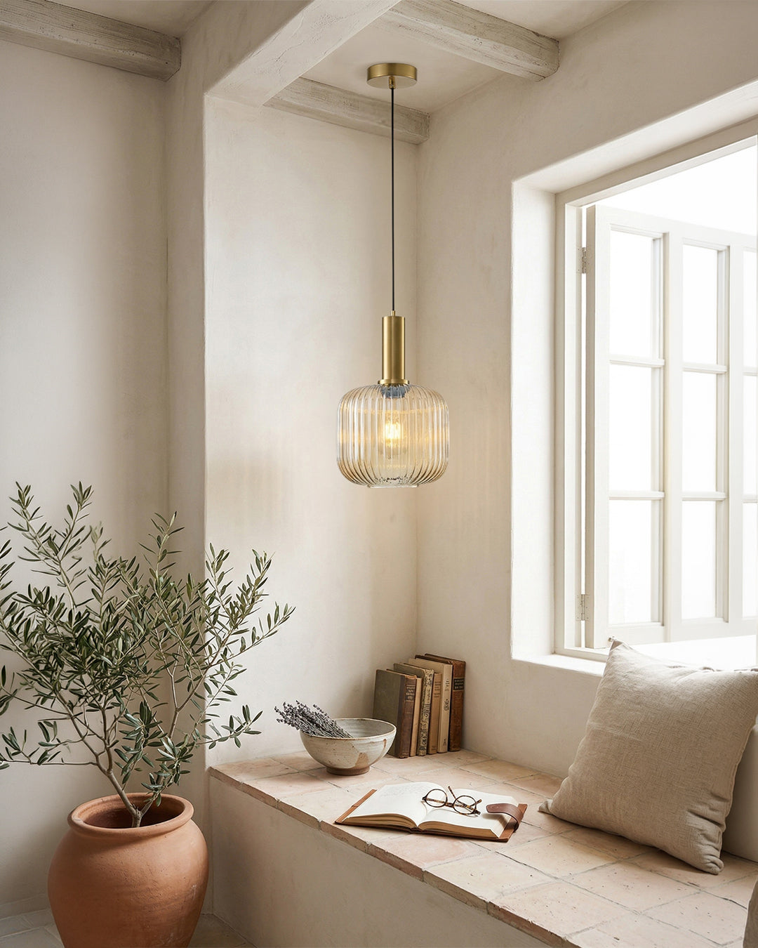 CLYDE Moderne Hanglamp met Gekleurde Glazen Kap – Scandinavisch Design voor Woonkamer & Eetkamer – E27 Fitting | Sansoti