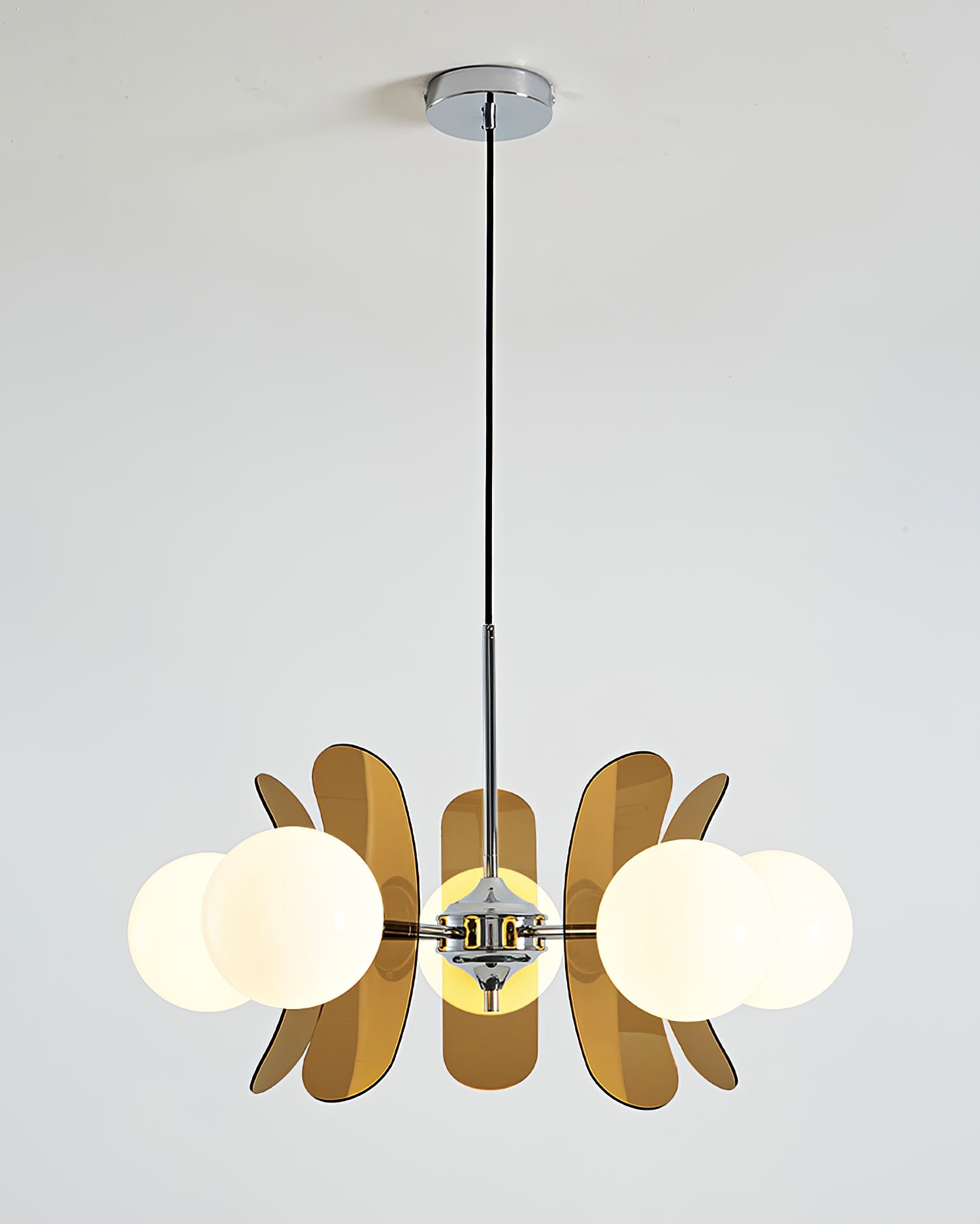 Moderne Sputnik Kroonluchter met Gekleurde Acryl Elementen en Witte Glazen Bollen – Design Hanglamp Meerdere Lichtpunten | Sansoti