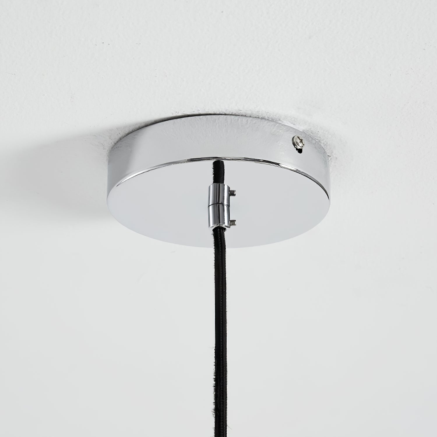 Moderne Sputnik Kroonluchter met Gekleurde Acryl Elementen en Witte Glazen Bollen – Design Hanglamp Meerdere Lichtpunten | Sansoti