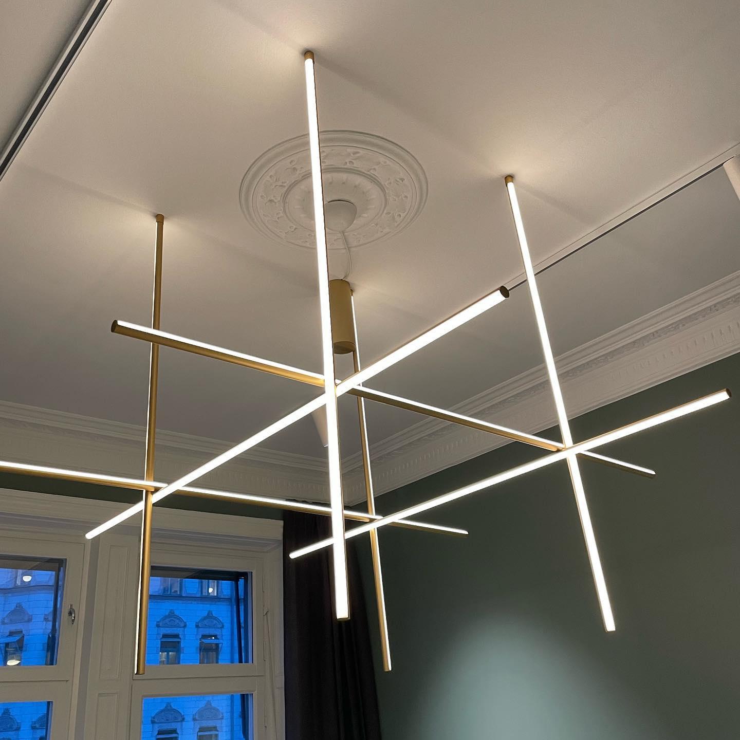 Lustre Gridline LED Aluminium Or Noir Salon Salle à Manger 3000K 4000K 6000K Modulaire Luminaire Linéaire Plafonnier | Restfield