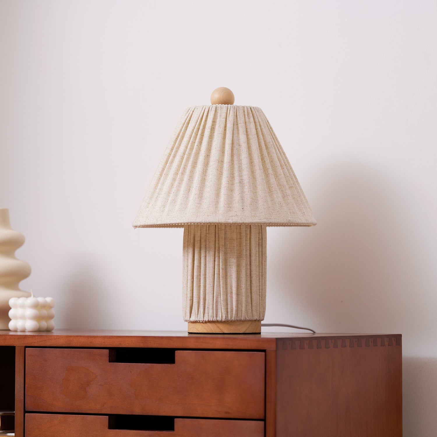 Retro Tafellamp met Geplooide Stoffen Kap – Warm Zacht Licht – Scandinavisch Minimalistisch Design voor Slaapkamer Woonkamer | Sansoti