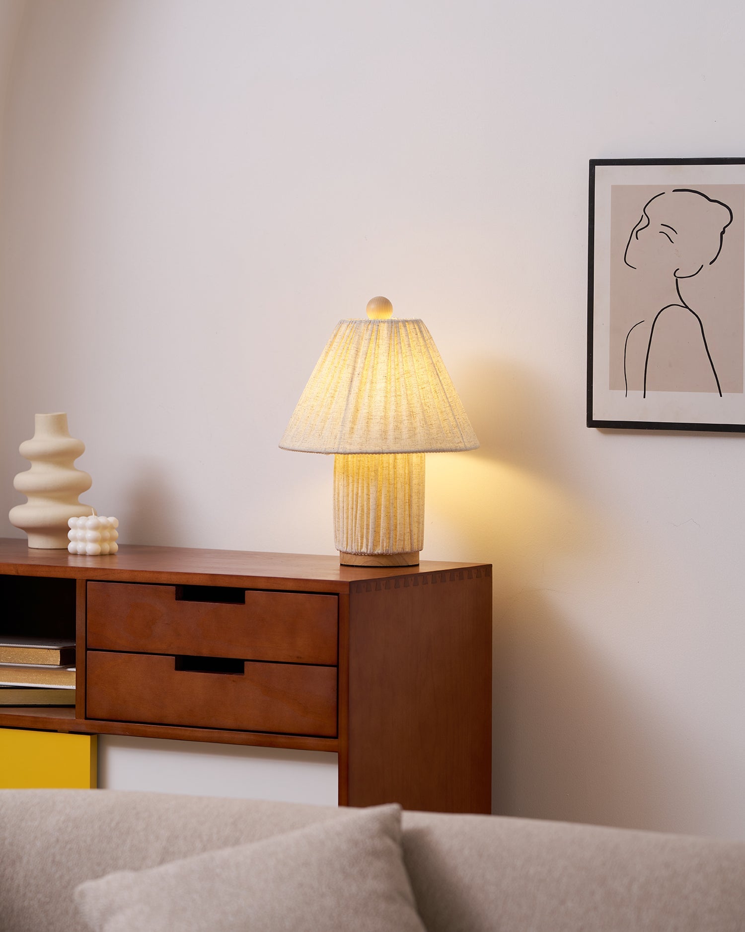 Retro Tafellamp met Geplooide Stoffen Kap – Warm Zacht Licht – Scandinavisch Minimalistisch Design voor Slaapkamer Woonkamer | Sansoti