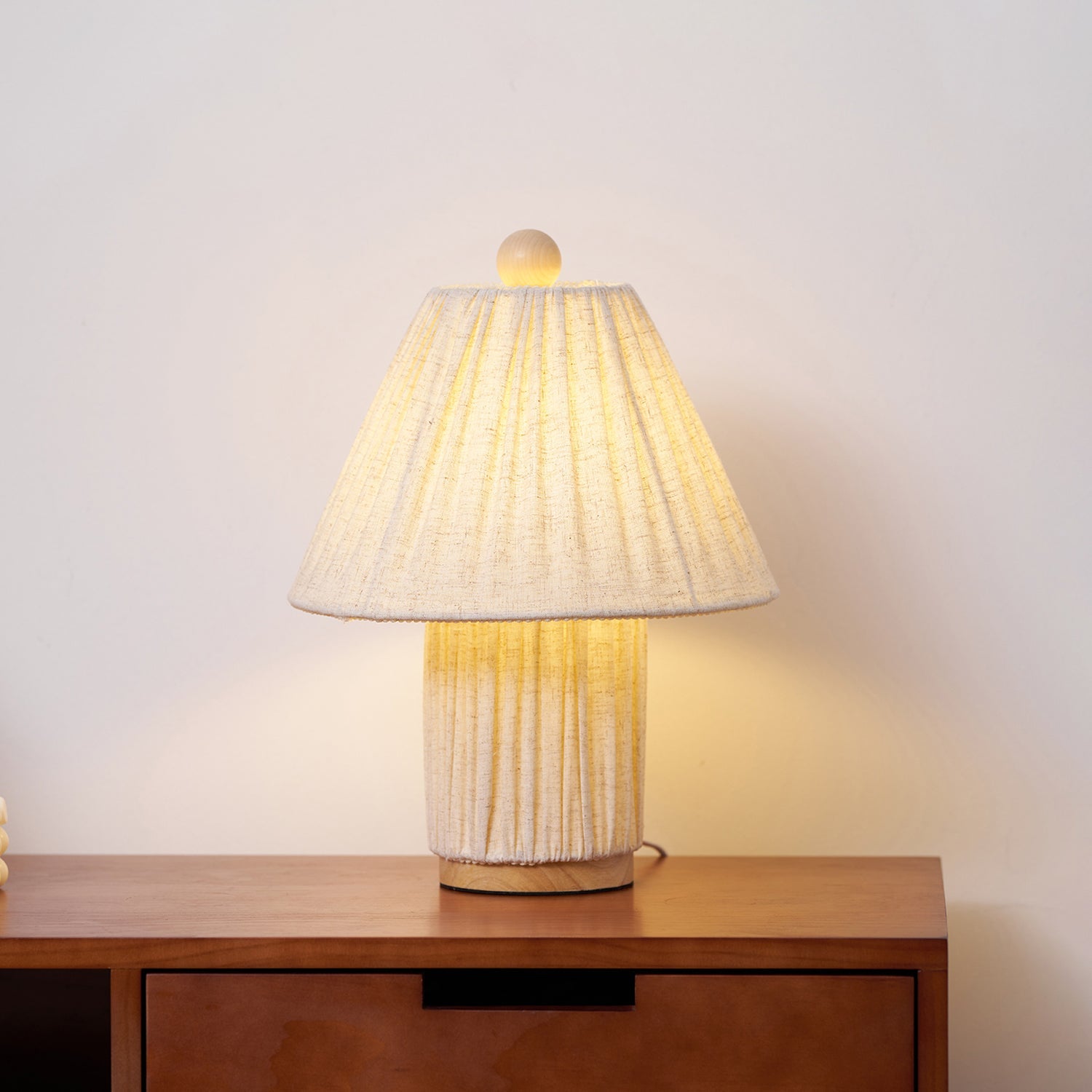 Retro Tafellamp met Geplooide Stoffen Kap – Warm Zacht Licht – Scandinavisch Minimalistisch Design voor Slaapkamer Woonkamer | Sansoti