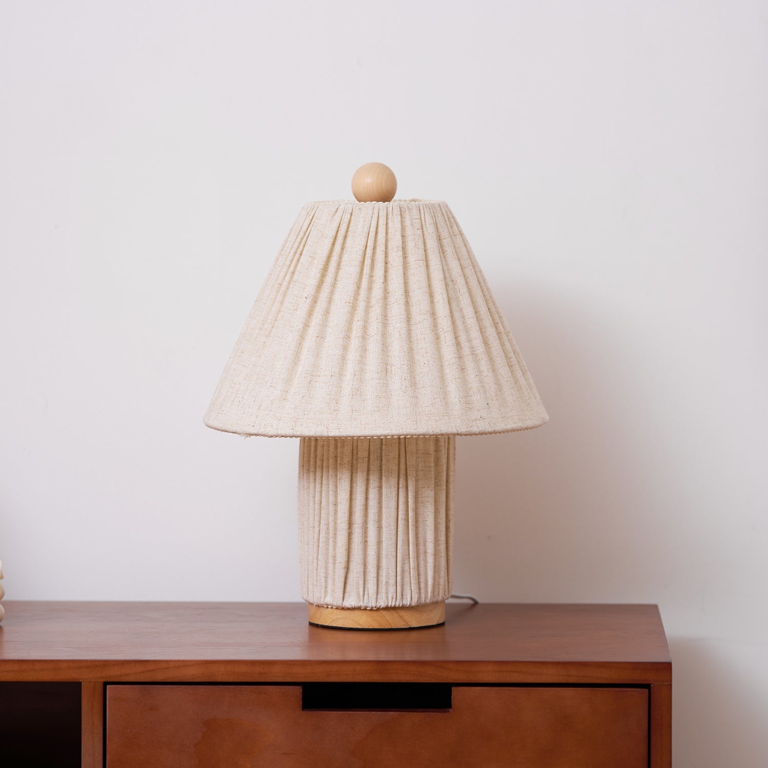 Retro Tafellamp met Geplooide Stoffen Kap – Warm Zacht Licht – Scandinavisch Minimalistisch Design voor Slaapkamer Woonkamer | Sansoti