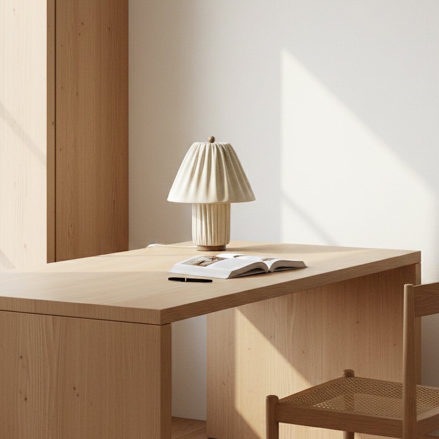 Retro Tafellamp met Geplooide Stoffen Kap – Warm Zacht Licht – Scandinavisch Minimalistisch Design voor Slaapkamer Woonkamer | Sansoti