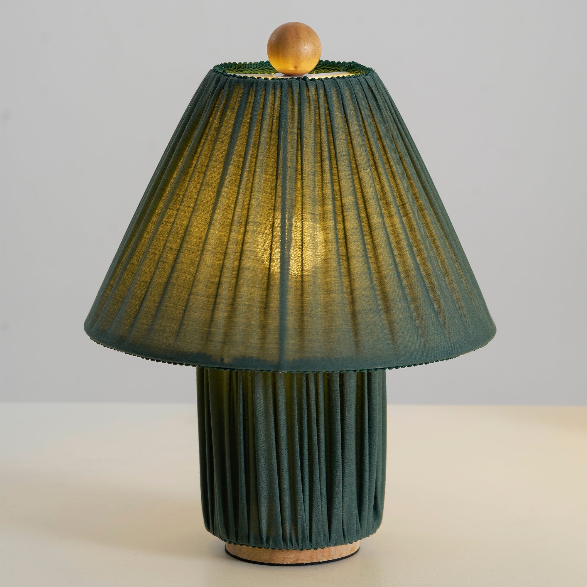 Retro Tafellamp met Geplooide Stoffen Kap – Warm Zacht Licht – Scandinavisch Minimalistisch Design voor Slaapkamer Woonkamer | Sansoti