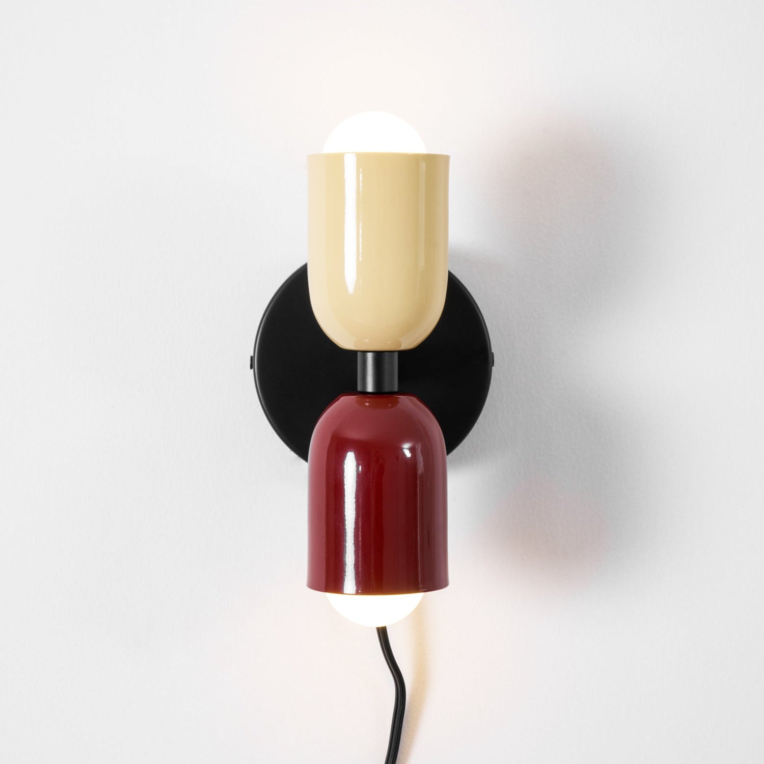 Dubbele Wandlamp met Stekker Lichtrichting Boven en Beneden Metalen Armatuur Gekleurde Kap E26 / E27 Fitting | Sansoti