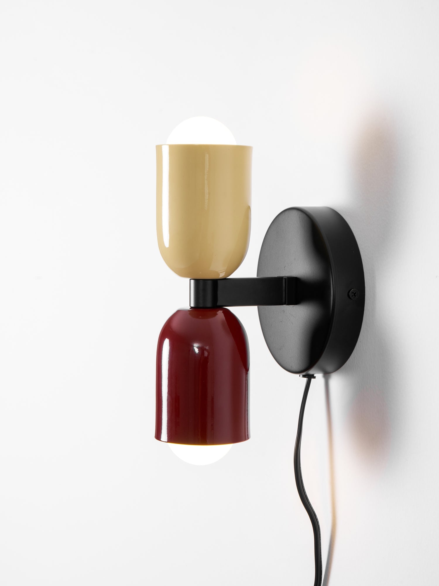 Dubbele Wandlamp met Stekker Lichtrichting Boven en Beneden Metalen Armatuur Gekleurde Kap E26 / E27 Fitting | Sansoti