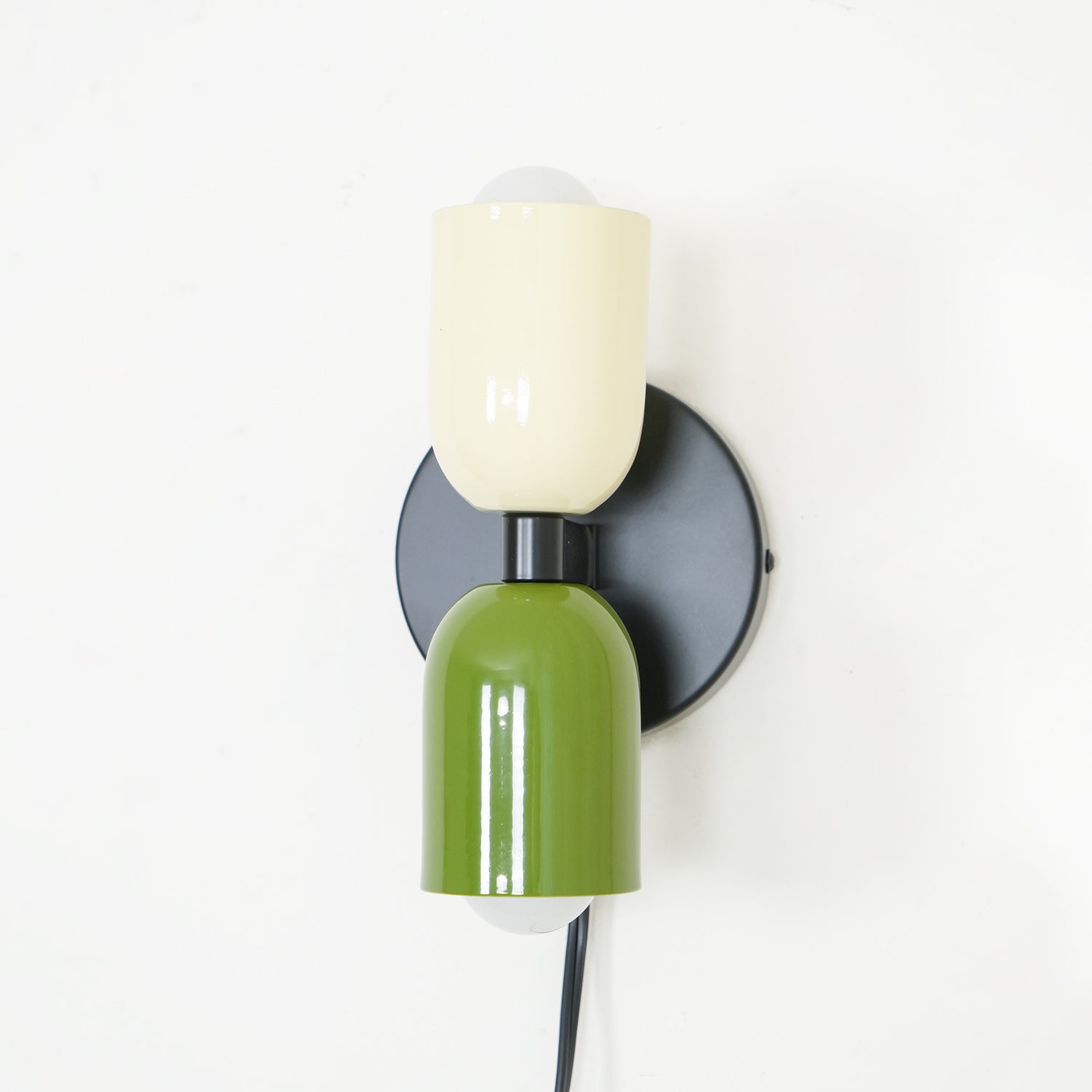 Dubbele Wandlamp met Stekker Lichtrichting Boven en Beneden Metalen Armatuur Gekleurde Kap E26 / E27 Fitting | Sansoti