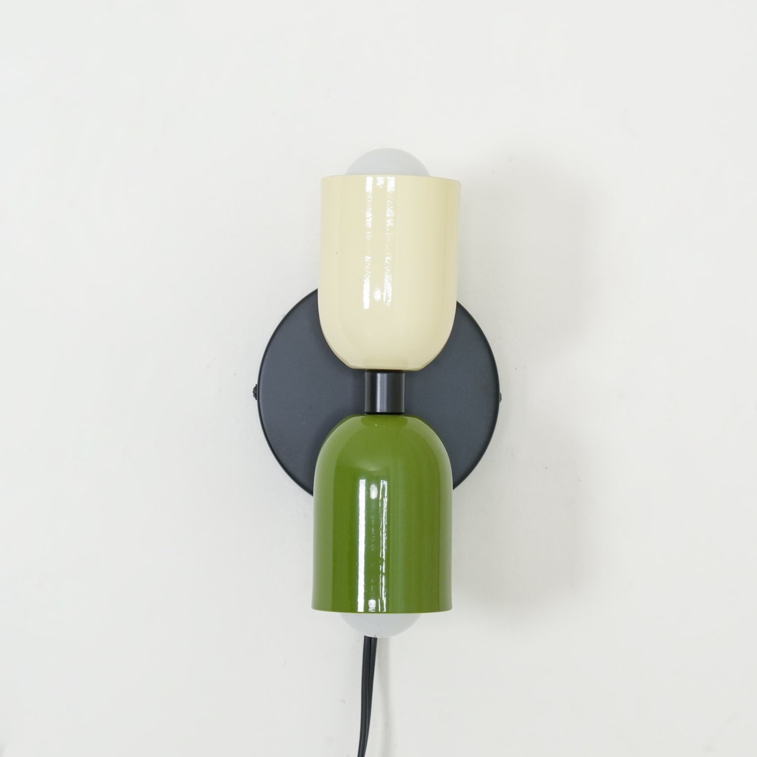Dubbele Wandlamp met Stekker Lichtrichting Boven en Beneden Metalen Armatuur Gekleurde Kap E26 / E27 Fitting | Sansoti
