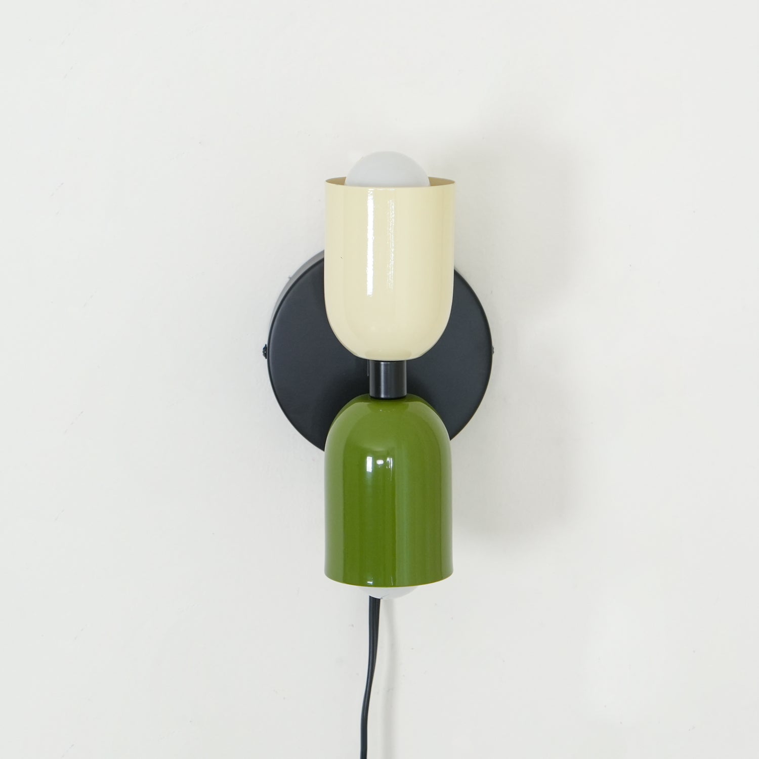 Dubbele Wandlamp met Stekker Lichtrichting Boven en Beneden Metalen Armatuur Gekleurde Kap E26 / E27 Fitting | Sansoti