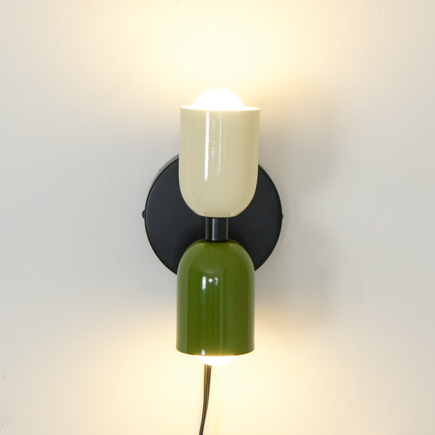 Dubbele Wandlamp met Stekker Lichtrichting Boven en Beneden Metalen Armatuur Gekleurde Kap E26 / E27 Fitting | Sansoti