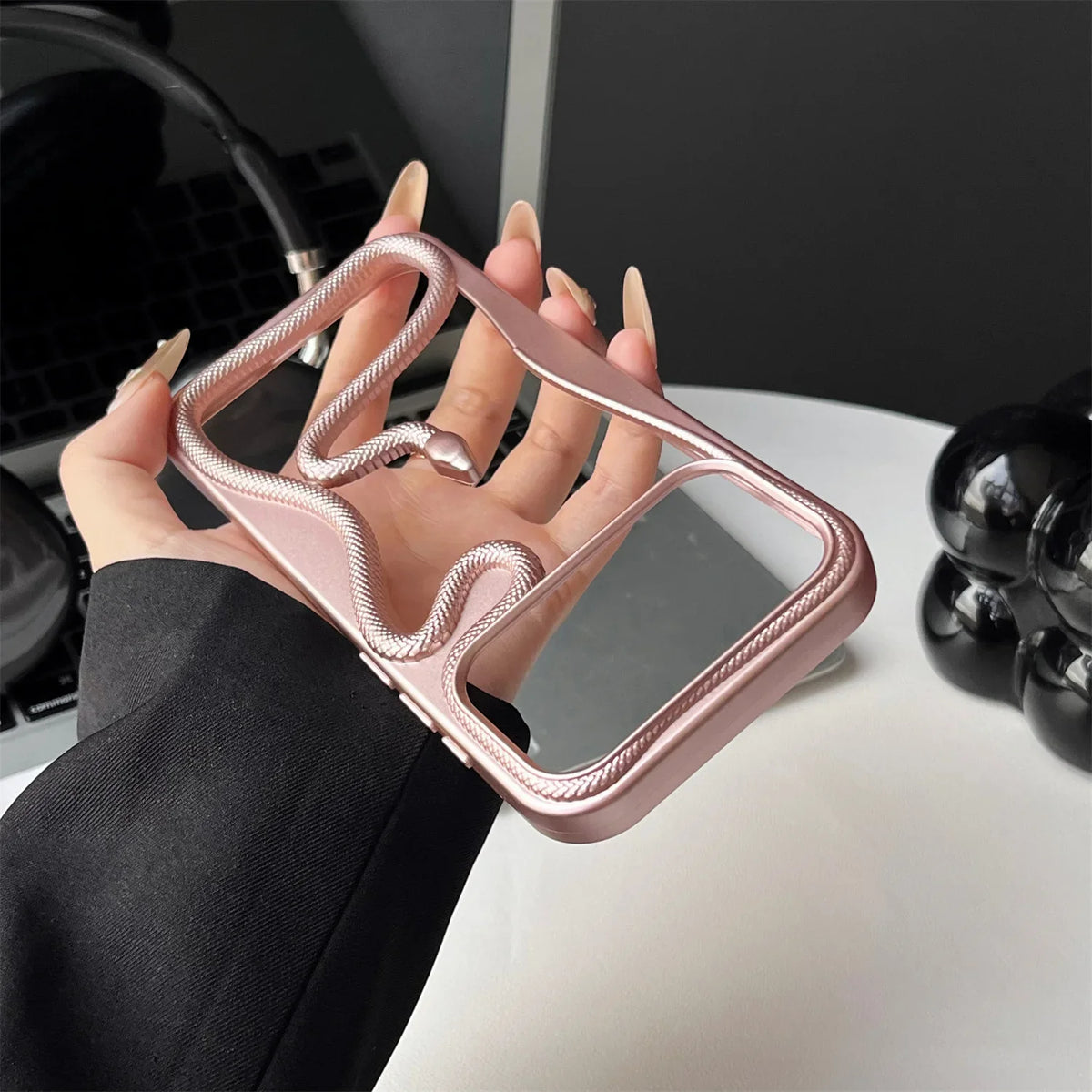 iPhone Hoesje met Slangpatroon en Verstevigde Bumper – Matte en Verchroomde Afwerking voor iPhone 12-17 | Sansoti