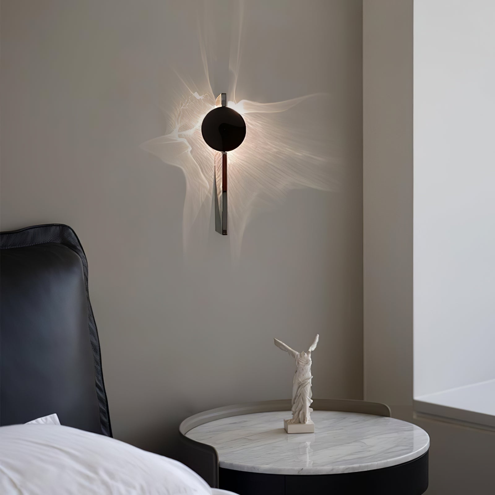 Kinetic Shadow Wandlamp Sculptuur met Verchroomde Schaduwprojectie | Sansoti