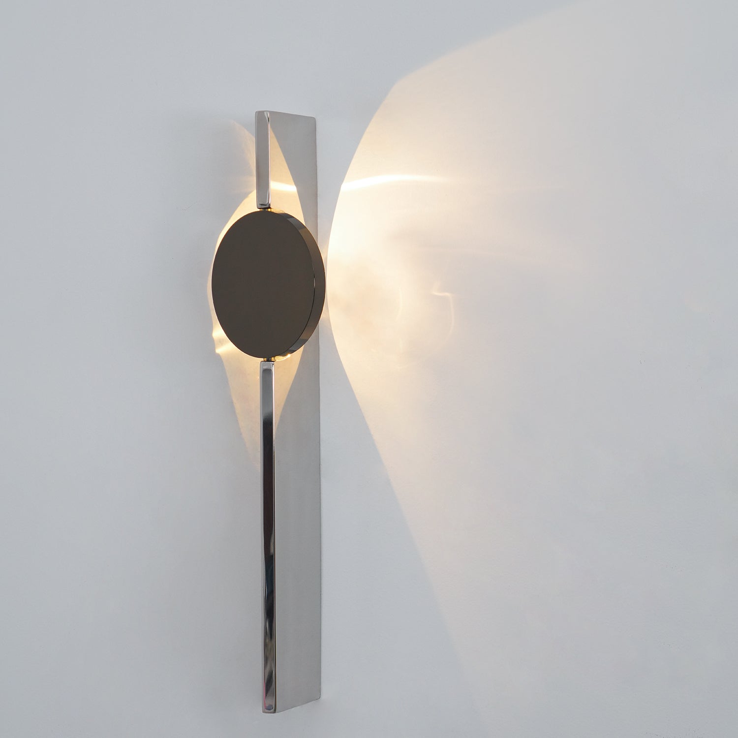 Kinetic Shadow Wandlamp Sculptuur met Verchroomde Schaduwprojectie | Sansoti